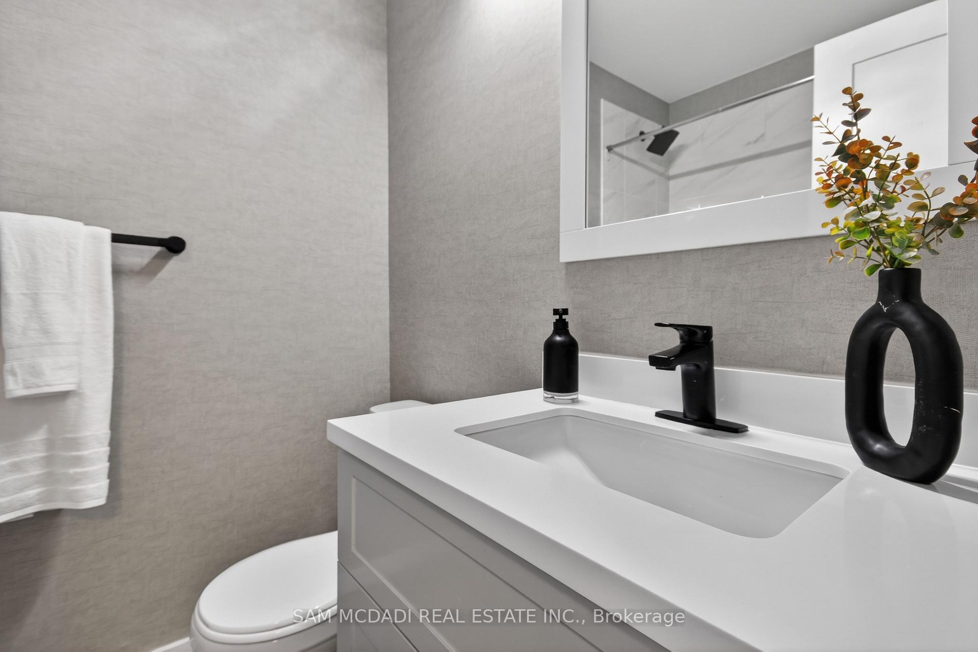 2120 Rathburn Road E 43