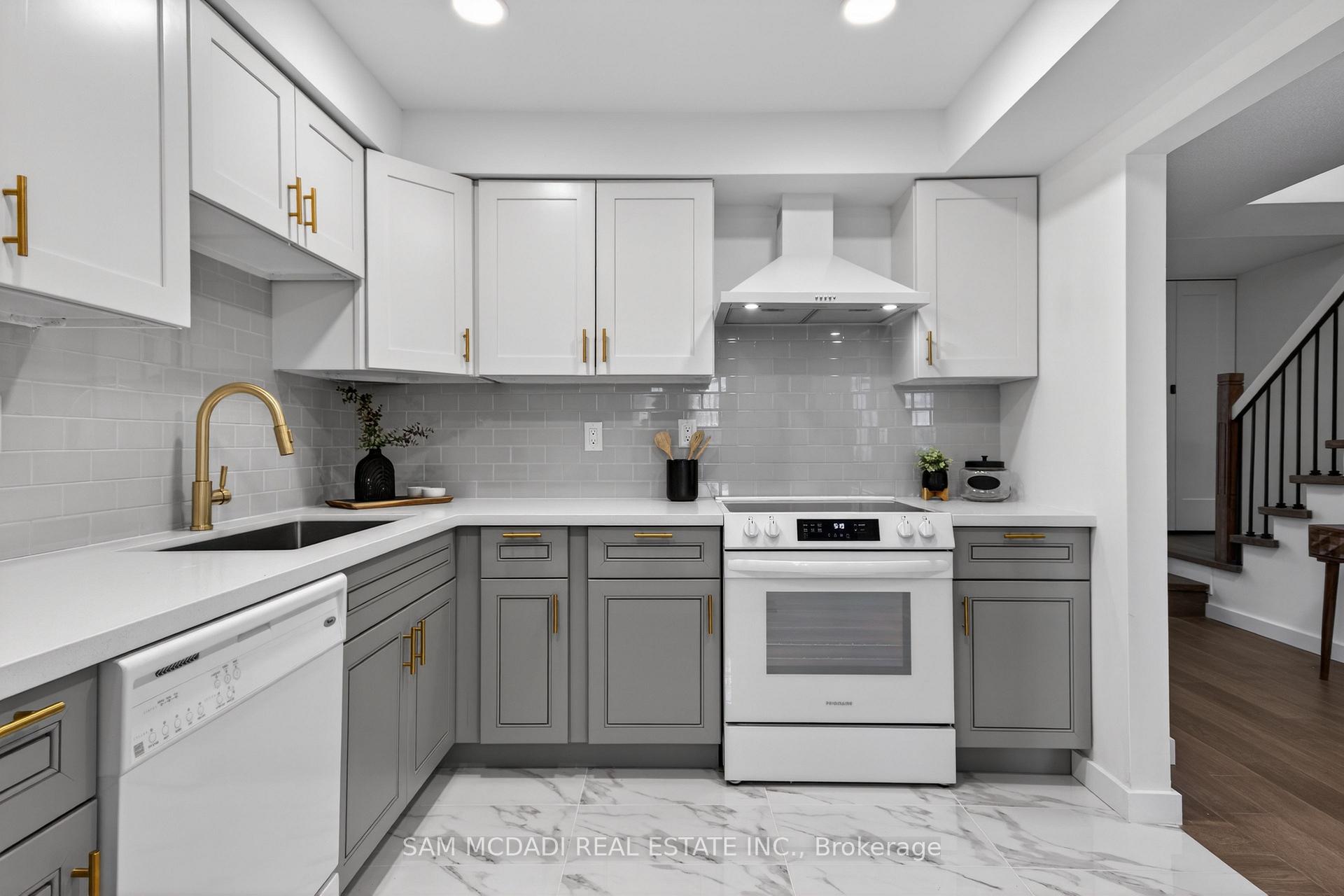 2120 Rathburn Road E 43