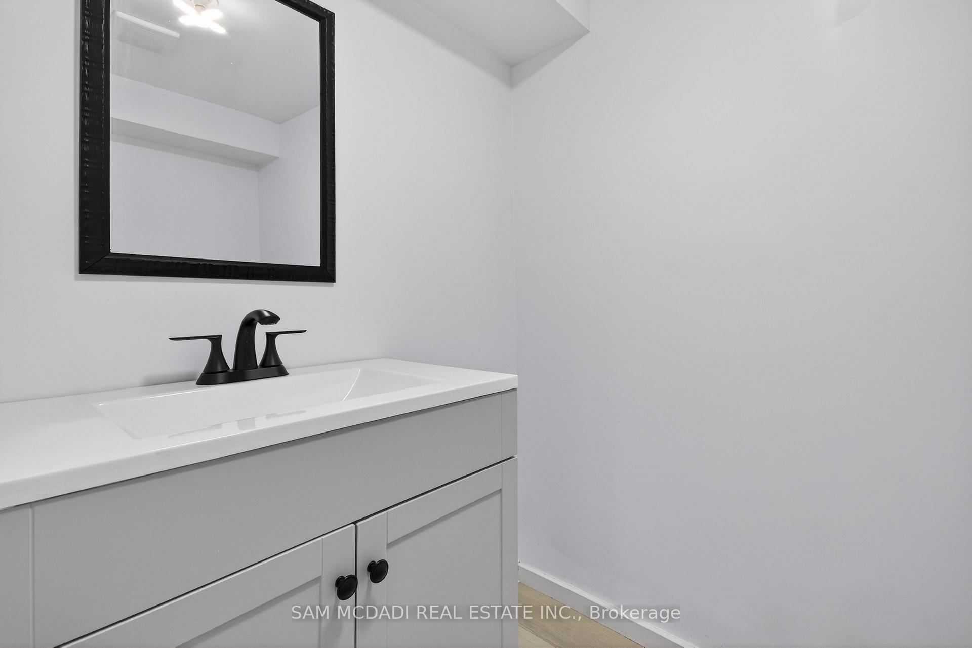 2120 Rathburn Road E 43