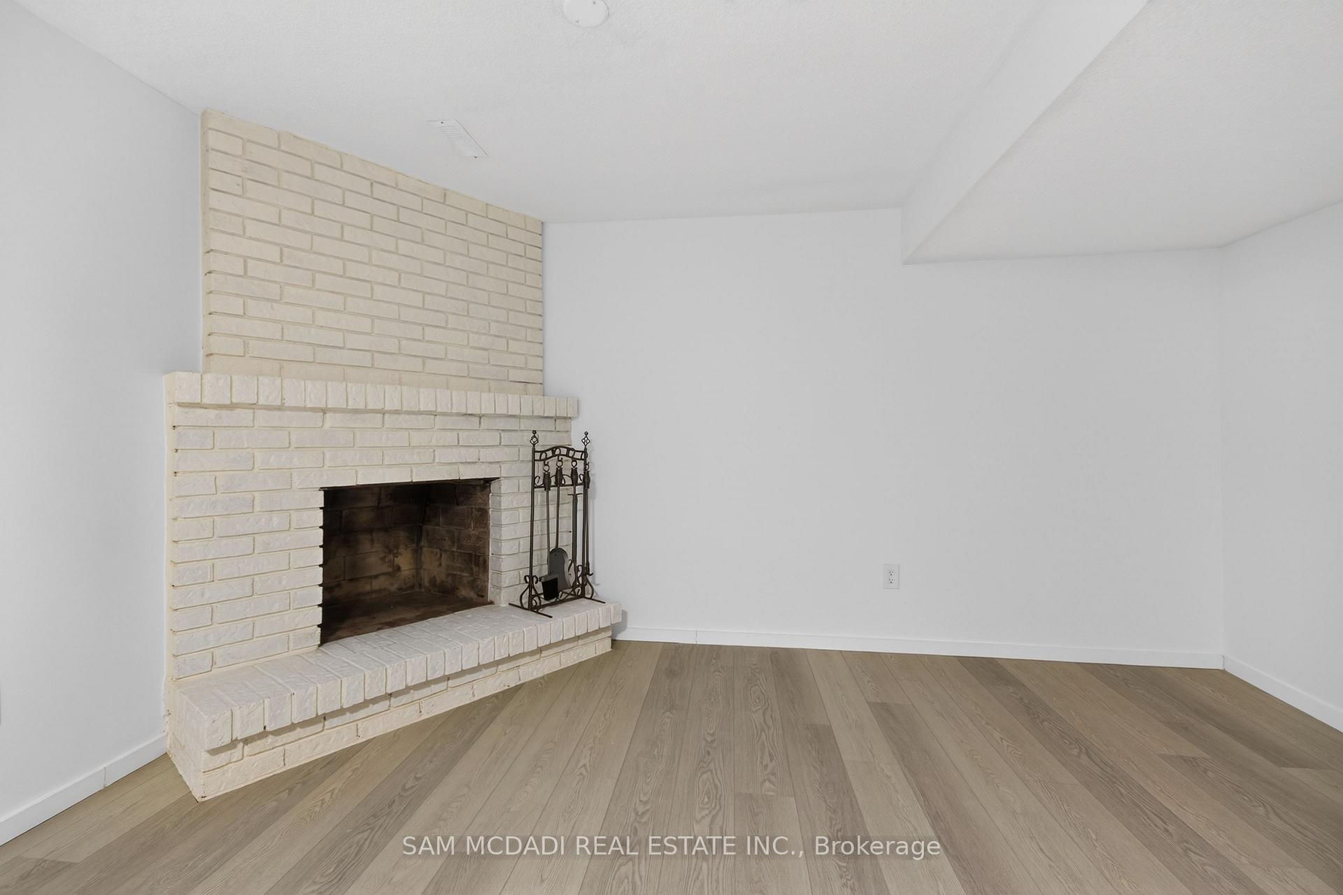 2120 Rathburn Road E 43