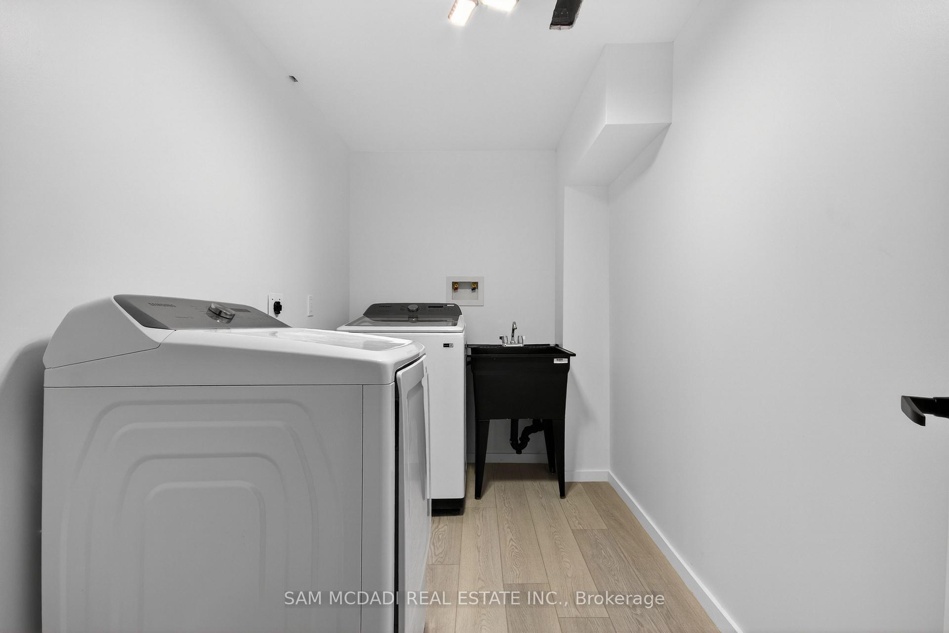 2120 Rathburn Road E 43