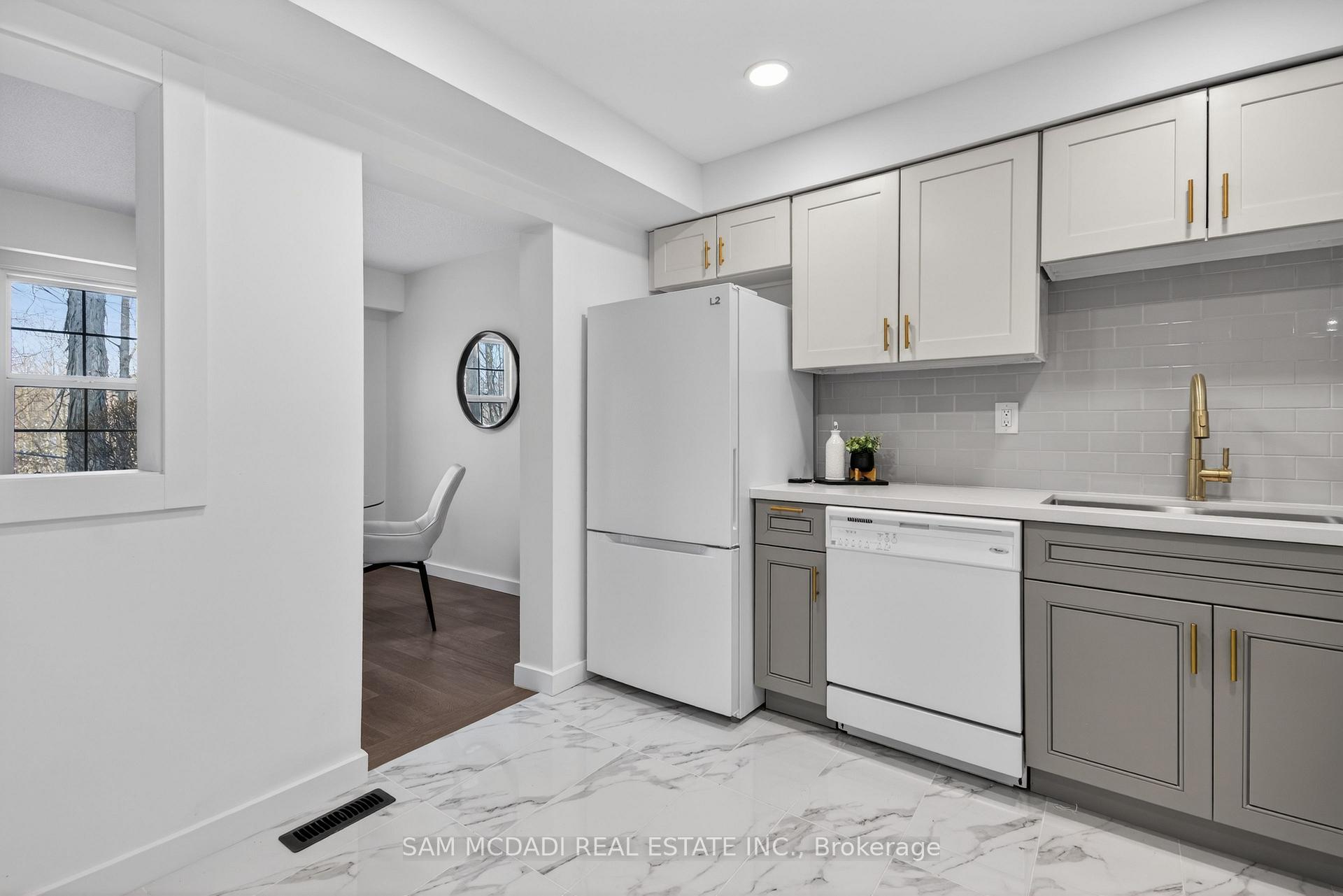 2120 Rathburn Road E 43