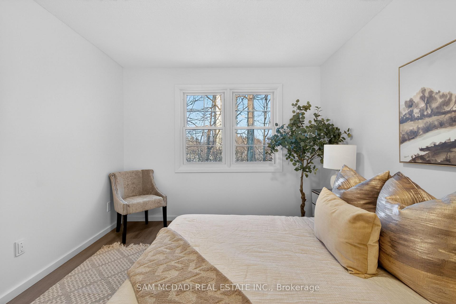 2120 Rathburn Road E 43