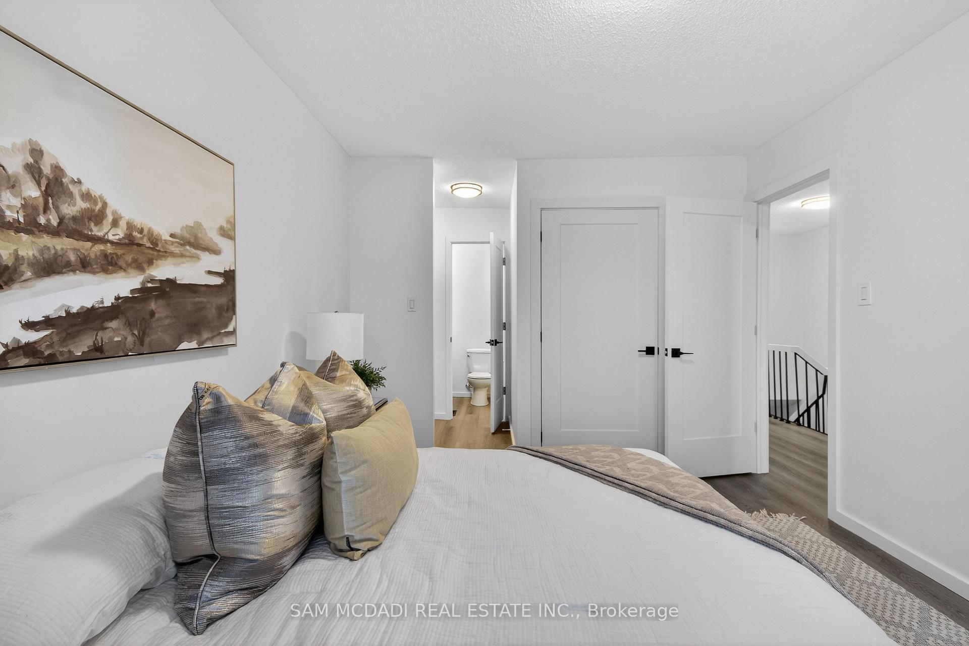 2120 Rathburn Road E 43