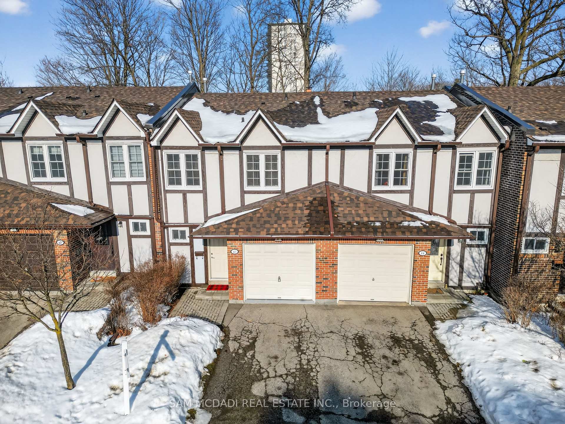 2120 Rathburn Road E 43