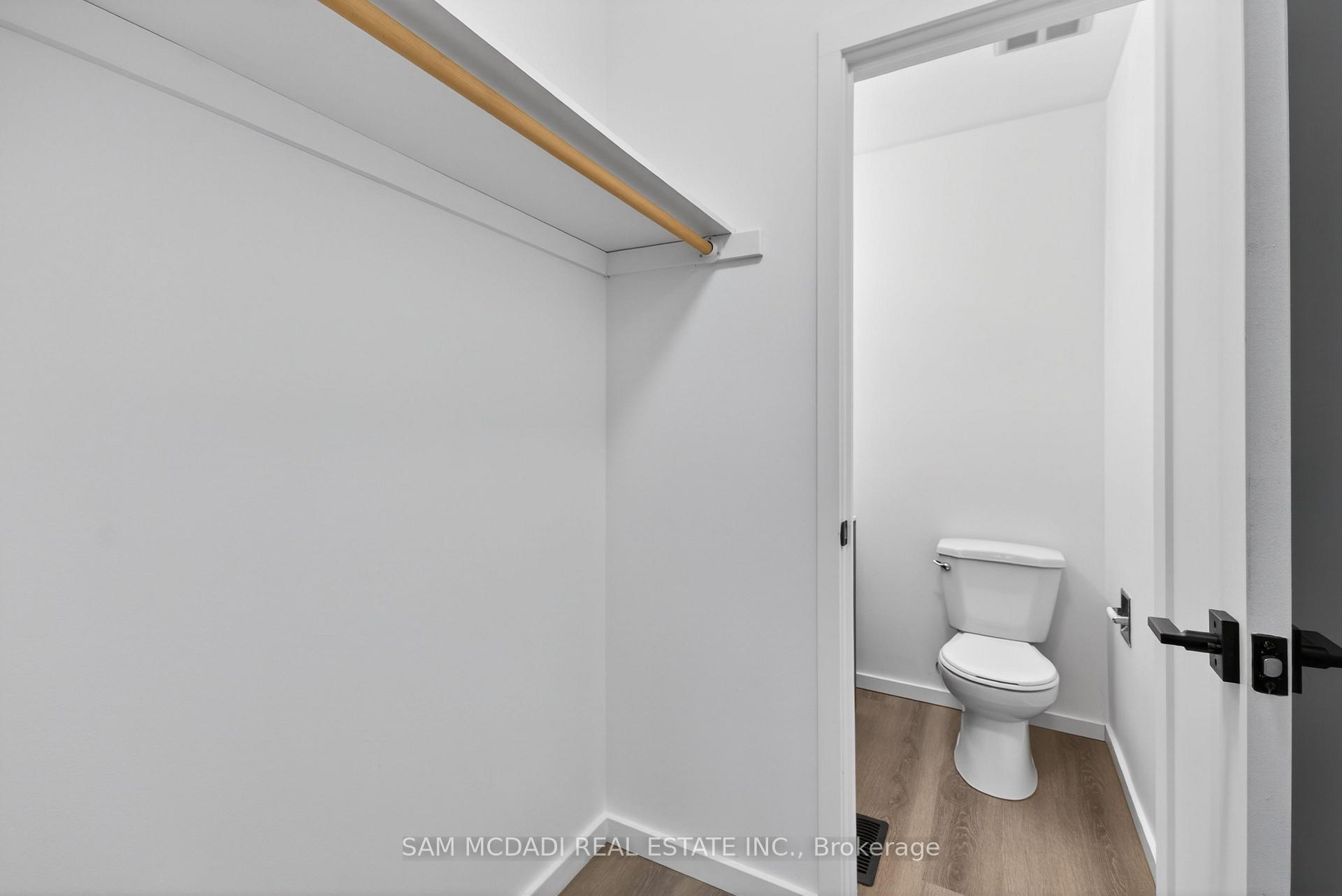 2120 Rathburn Road E 43