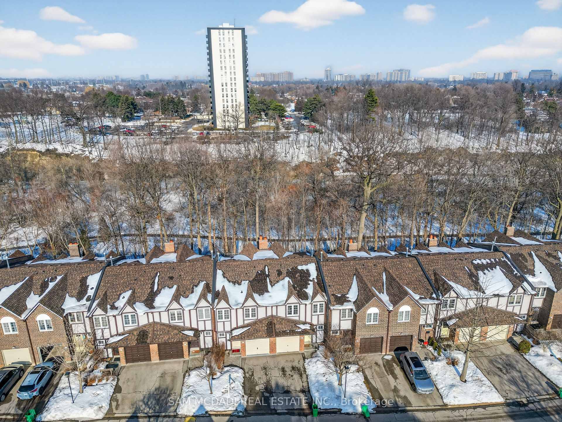 2120 Rathburn Road E 43