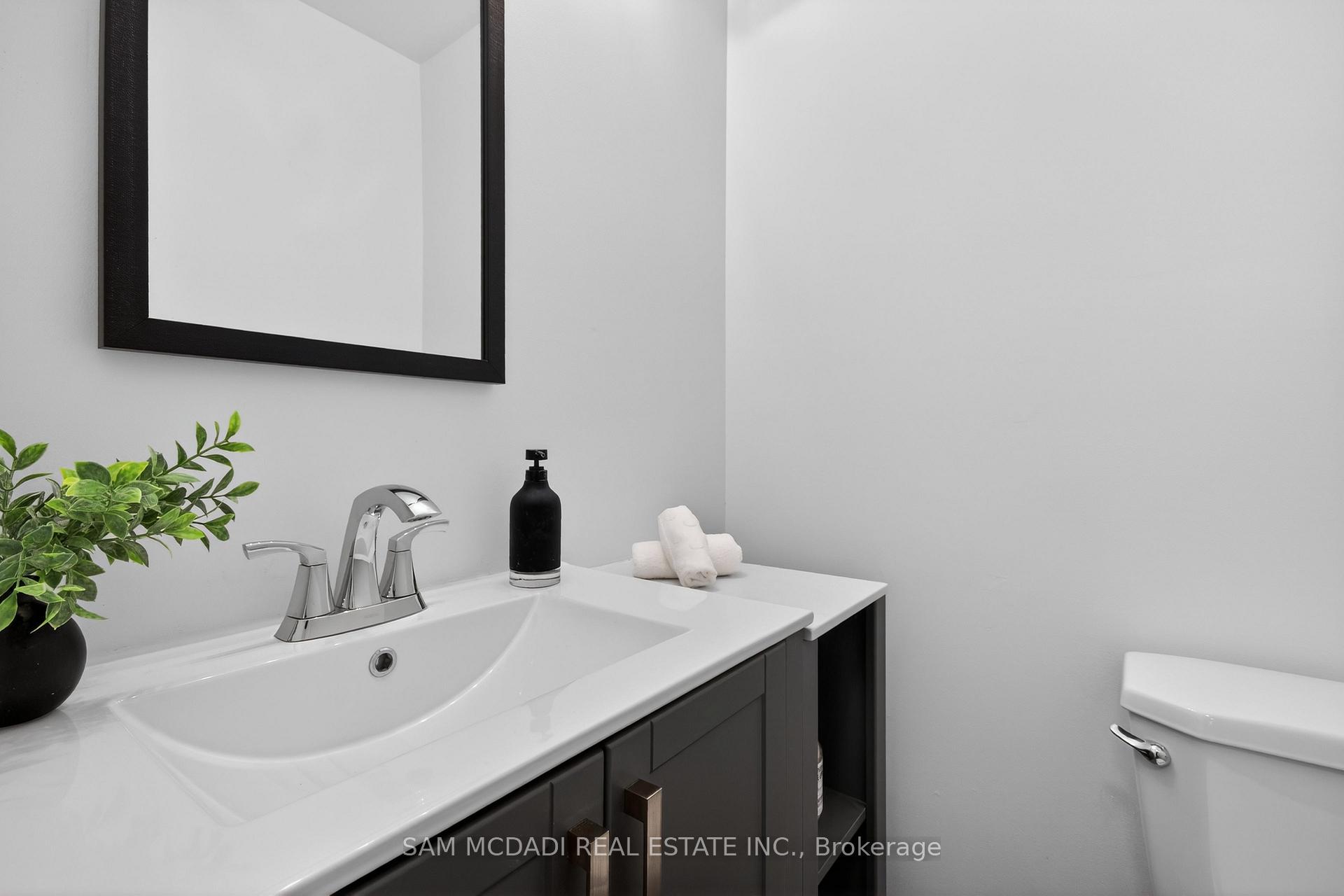 2120 Rathburn Road E 43