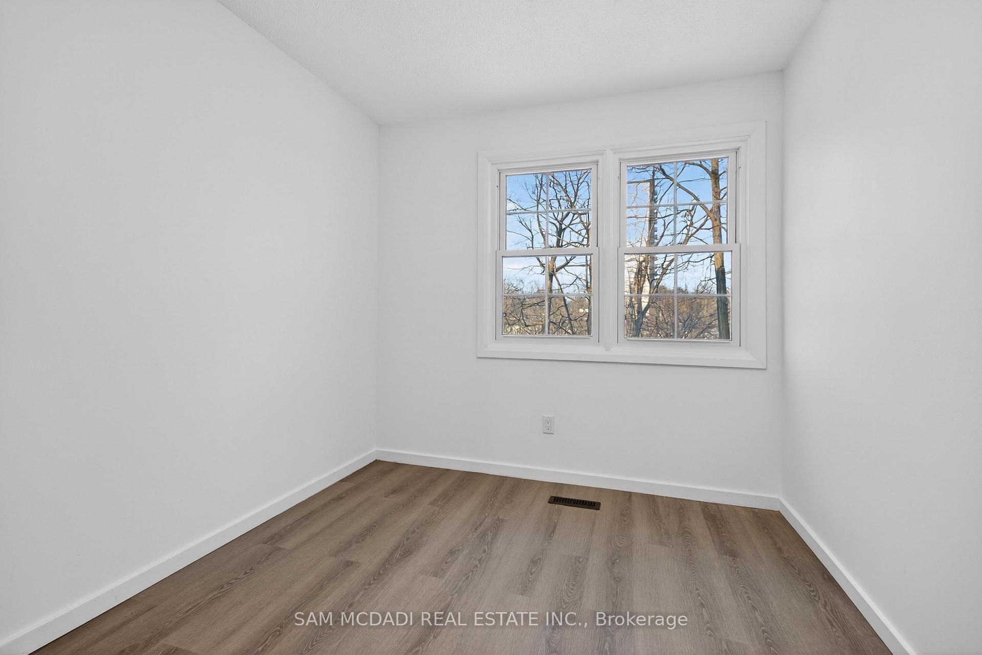 2120 Rathburn Road E 43