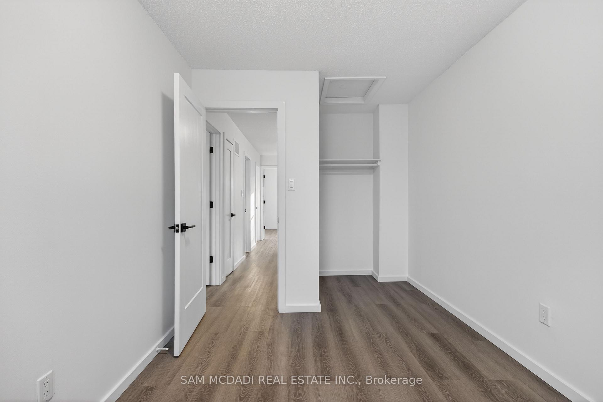 2120 Rathburn Road E 43