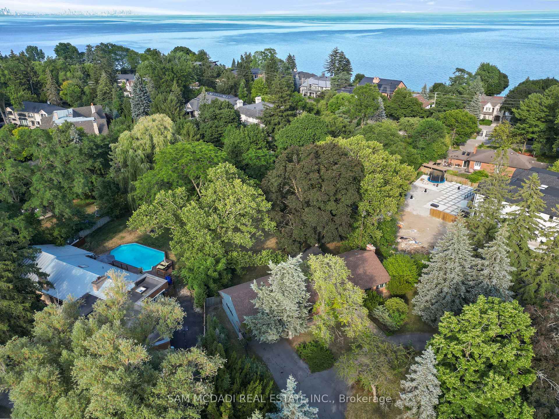 415 Country Club Crescent