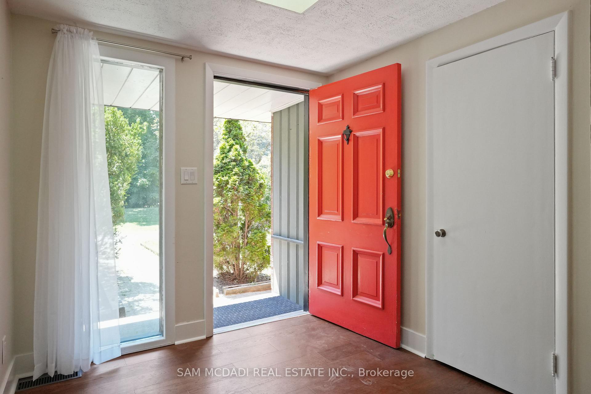 415 Country Club Crescent