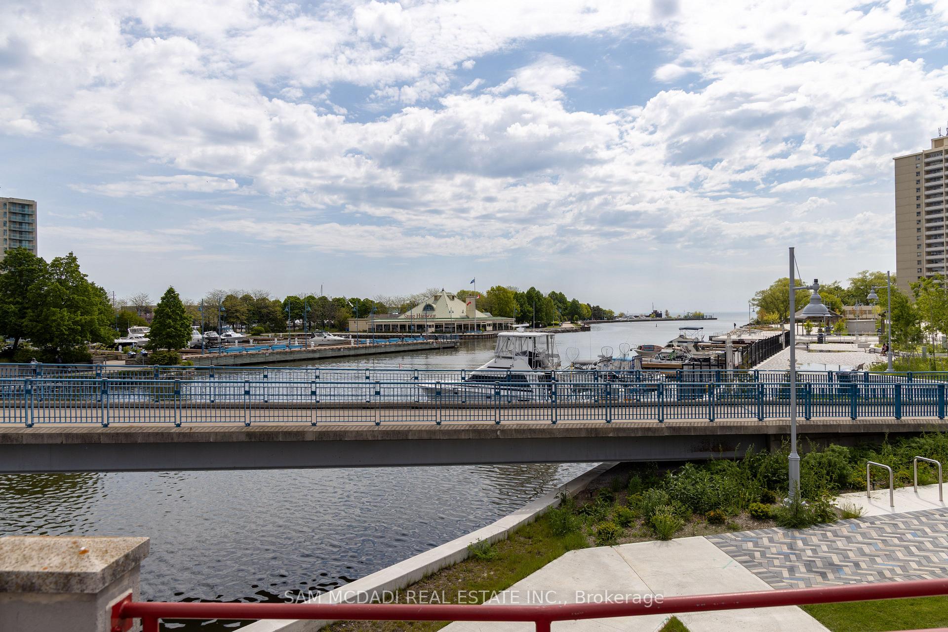 415 Country Club Crescent