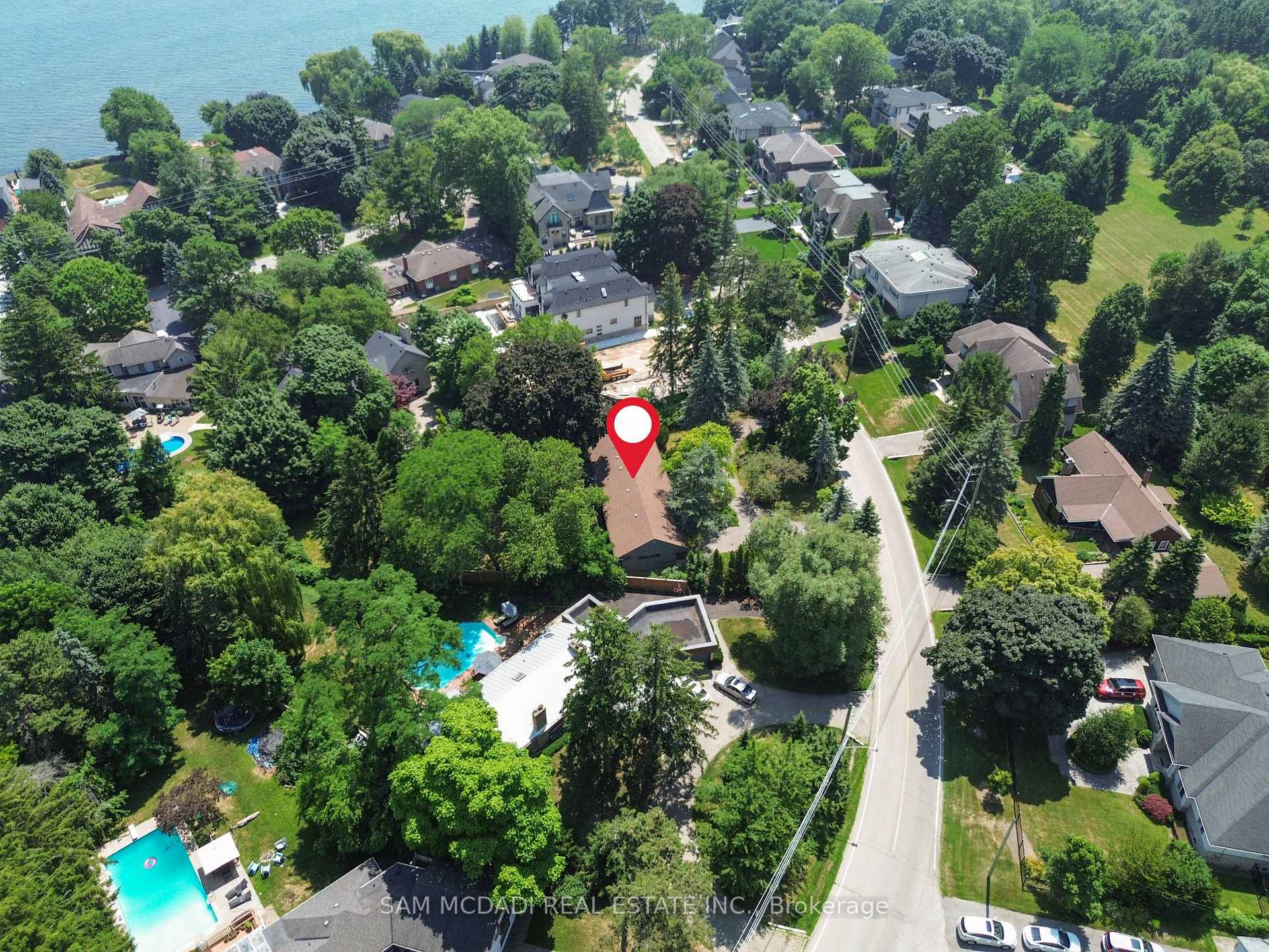 415 Country Club Crescent