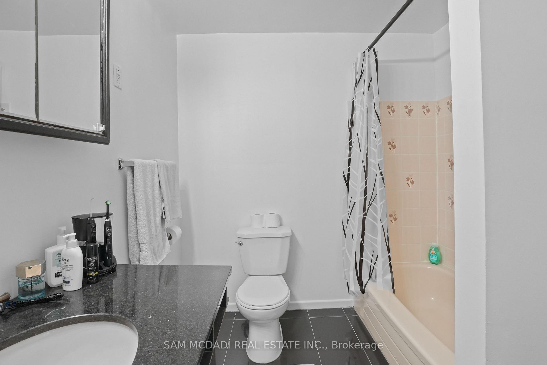 415 Country Club Crescent