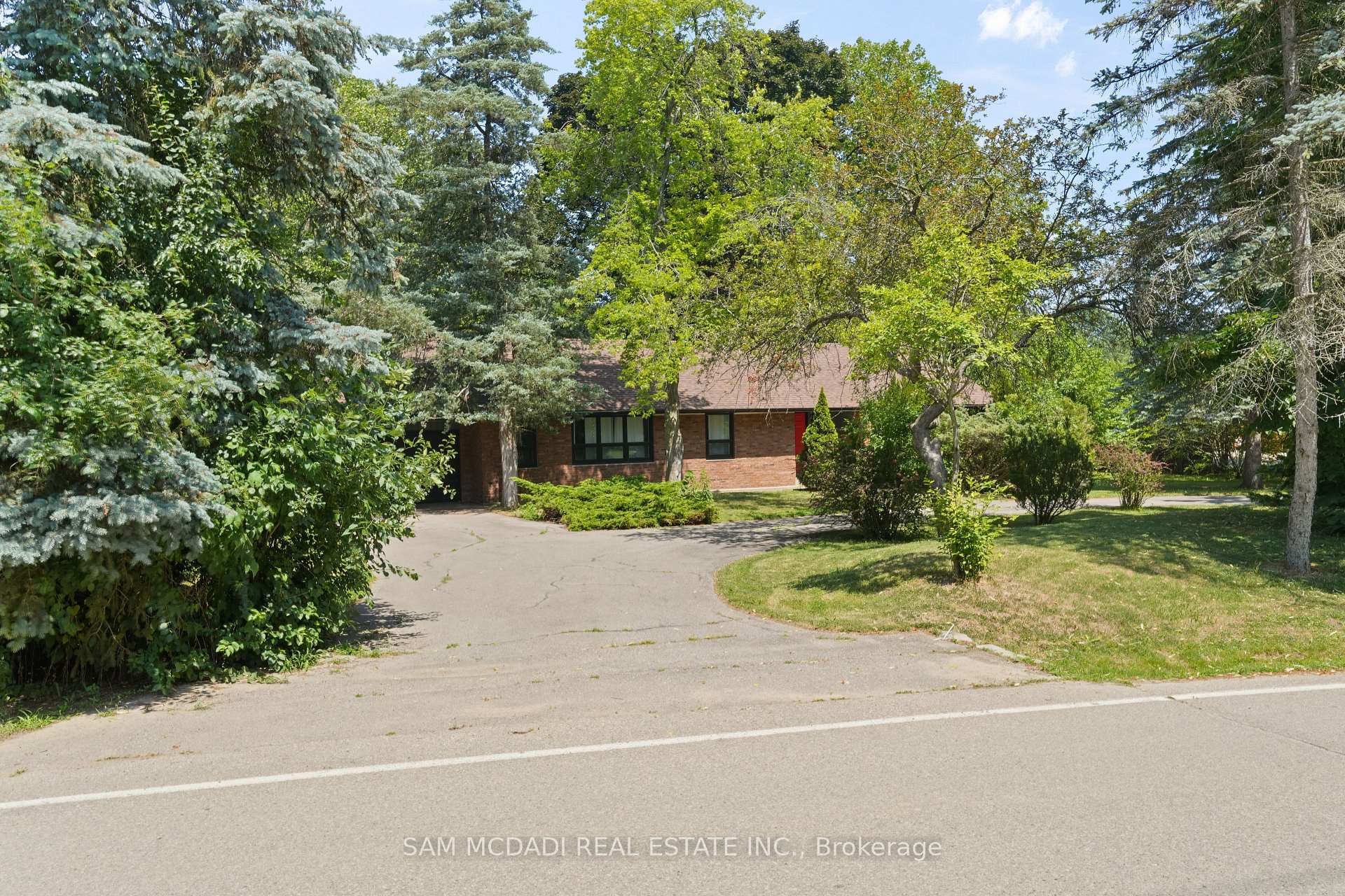 415 Country Club Crescent