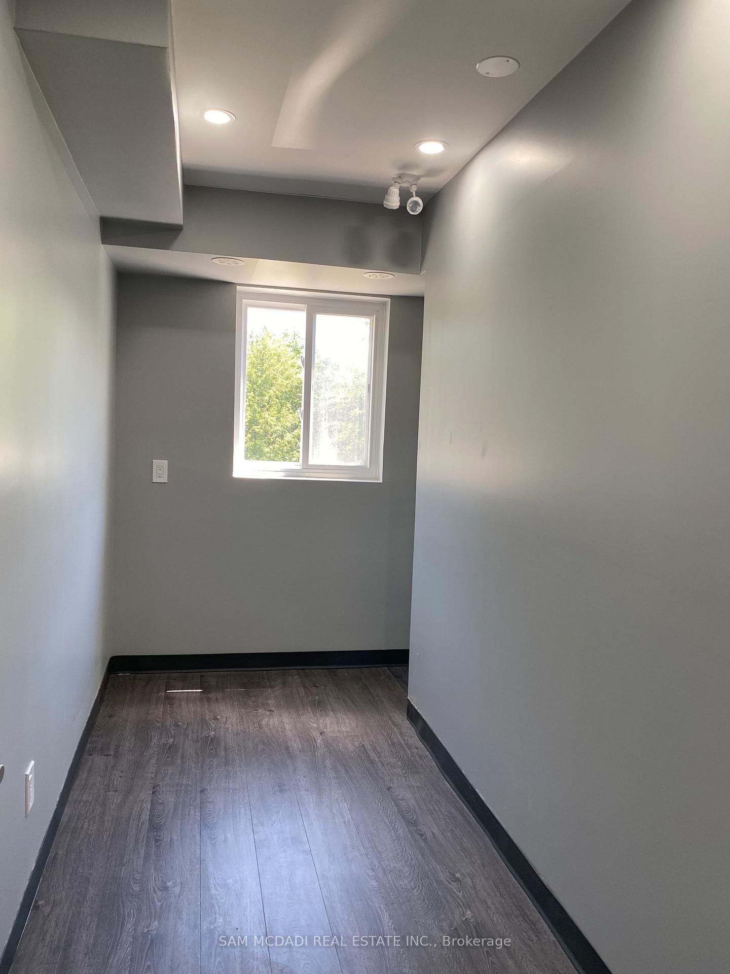 1728 Lakeshore Road W 204