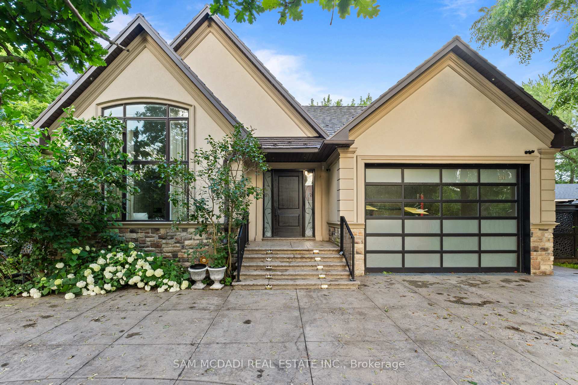 3168 Lakeshore Road W
