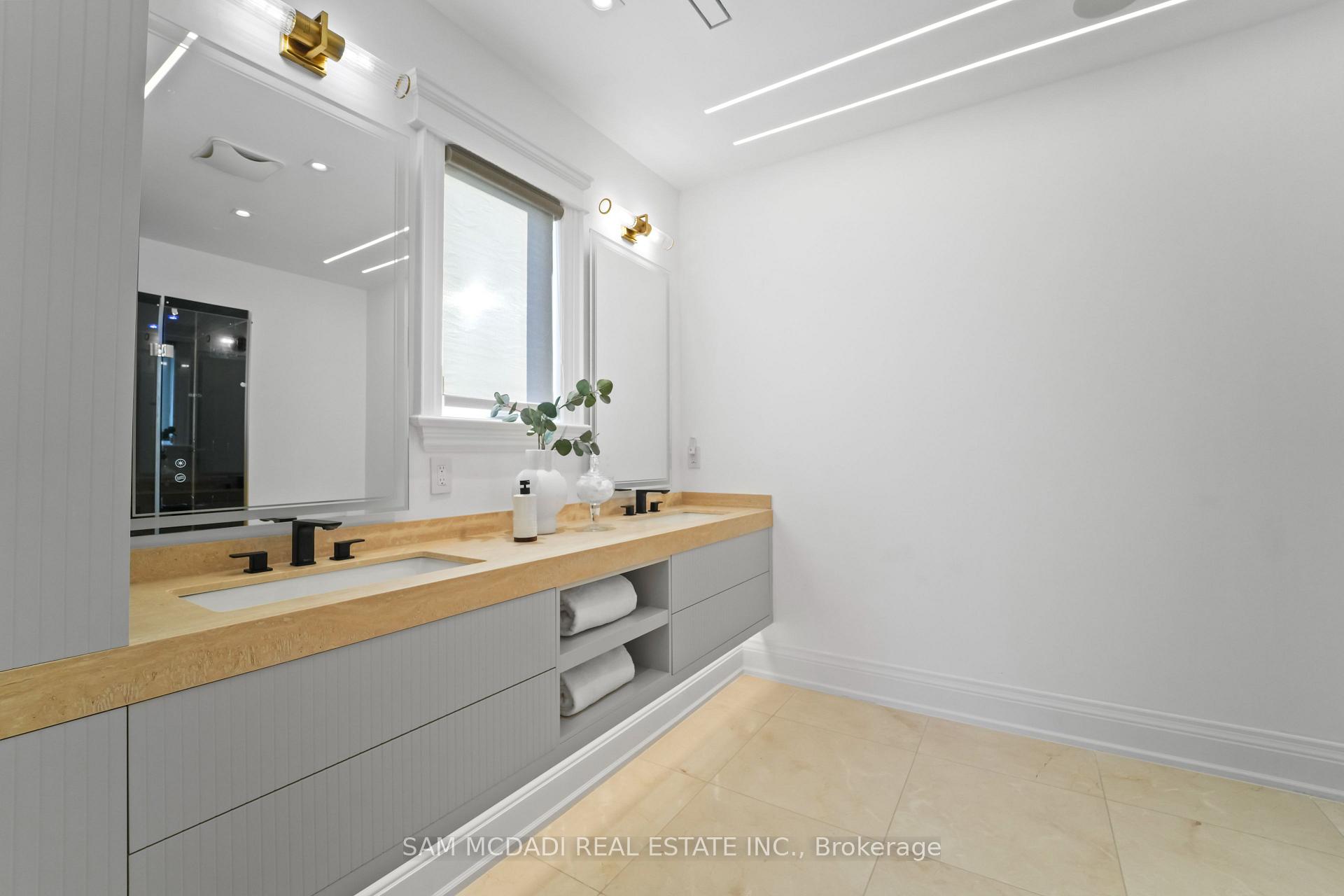 3168 Lakeshore Road W