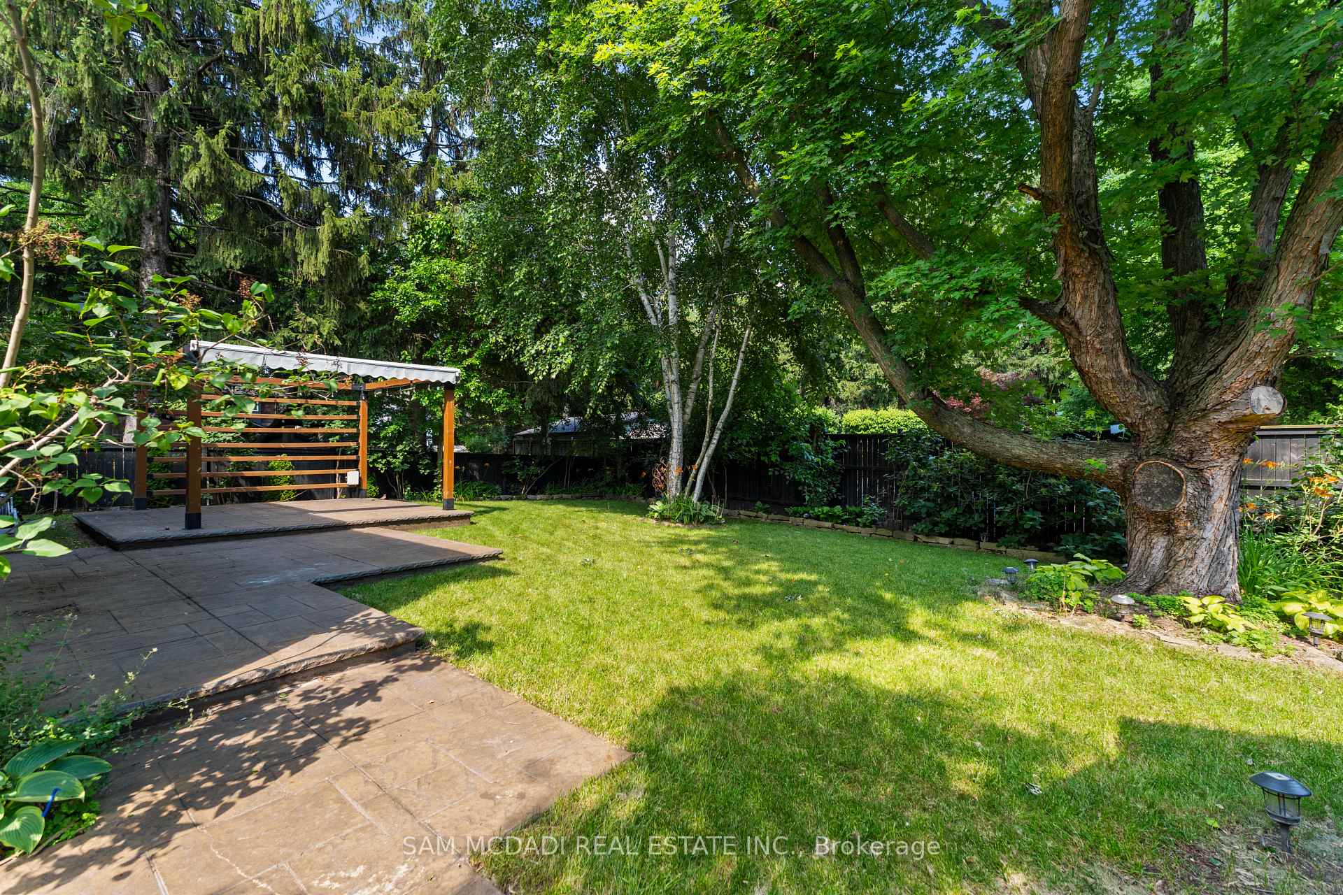 3168 Lakeshore Road W