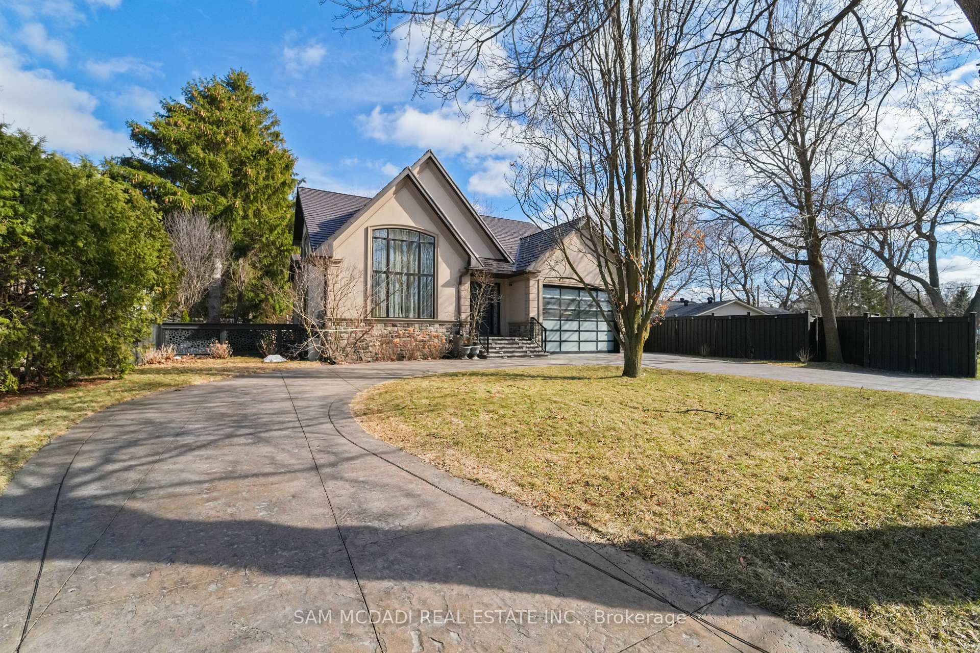 3168 Lakeshore Road W