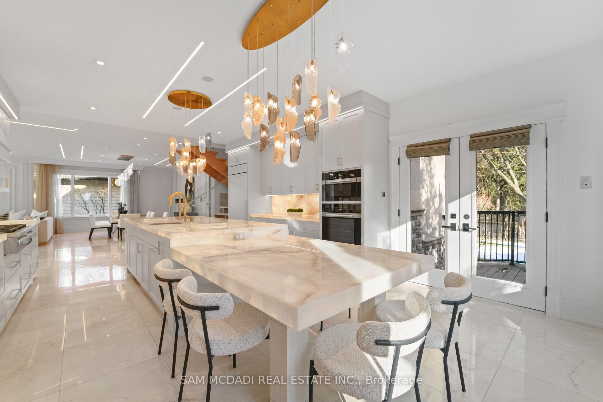 3168 Lakeshore Road W