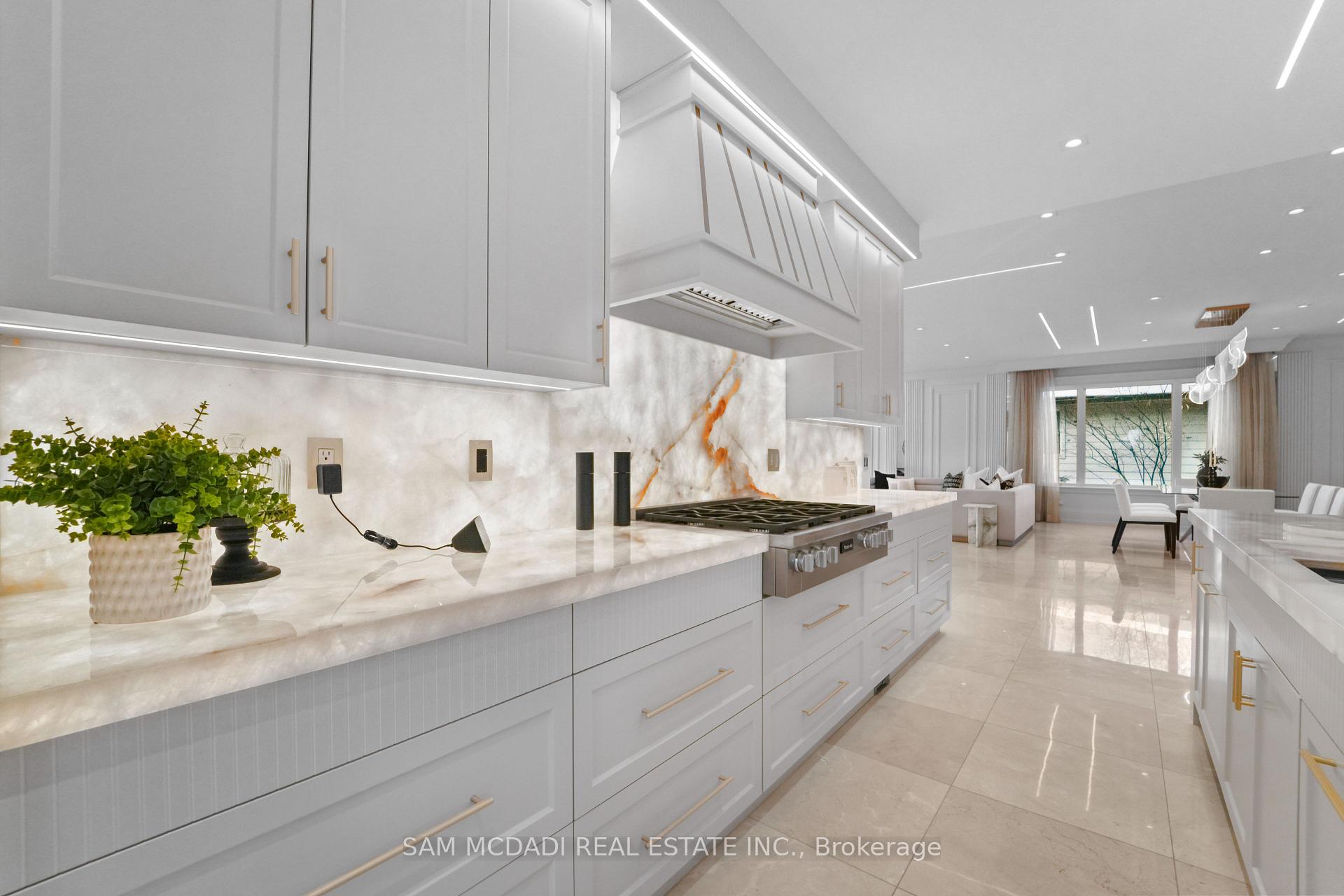 3168 Lakeshore Road W