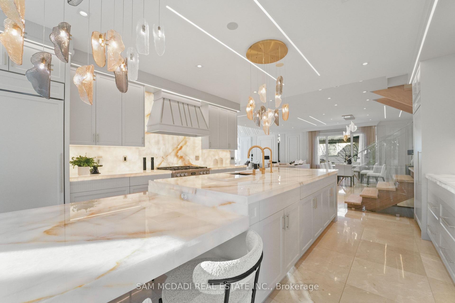 3168 Lakeshore Road W