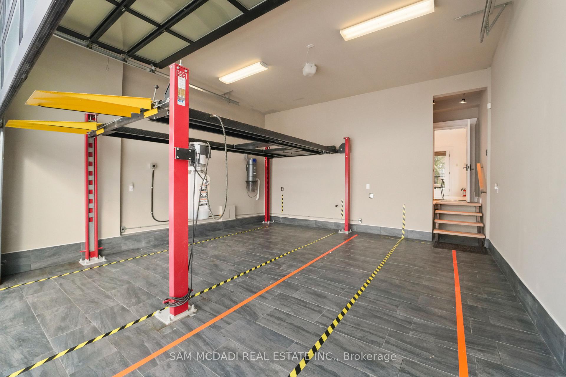 3168 Lakeshore Road W