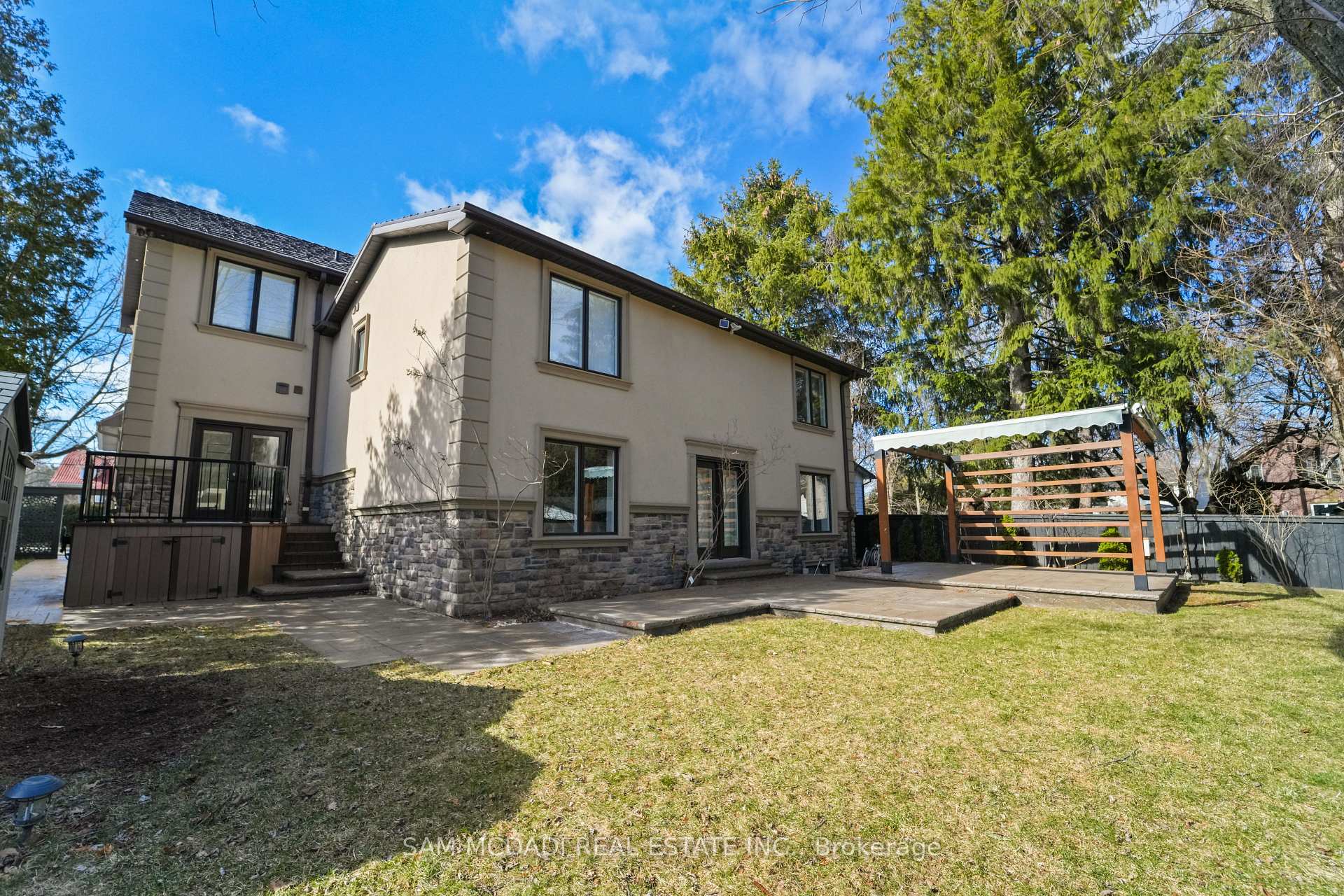 3168 Lakeshore Road W