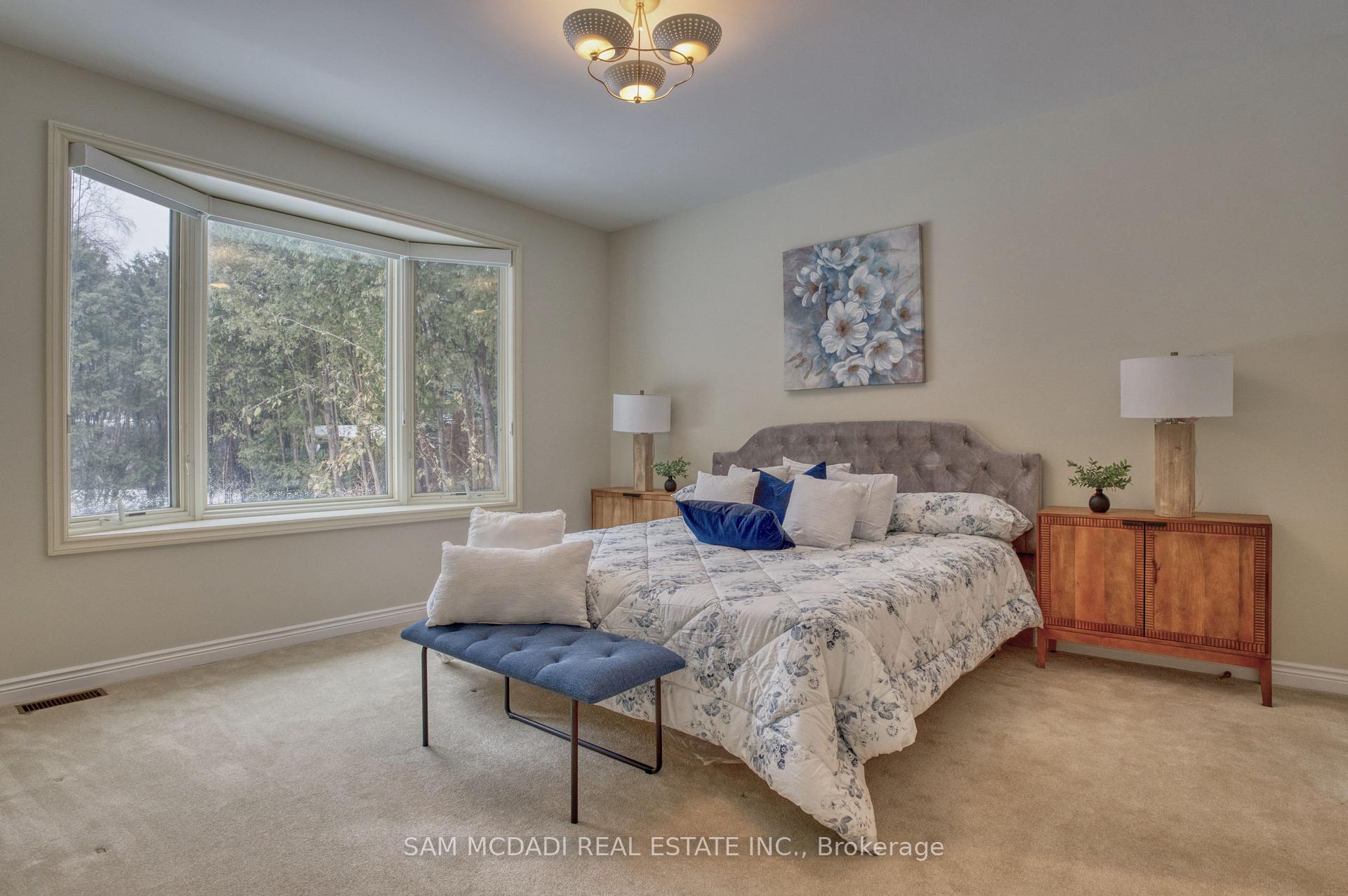 521 Vanessa Crescent