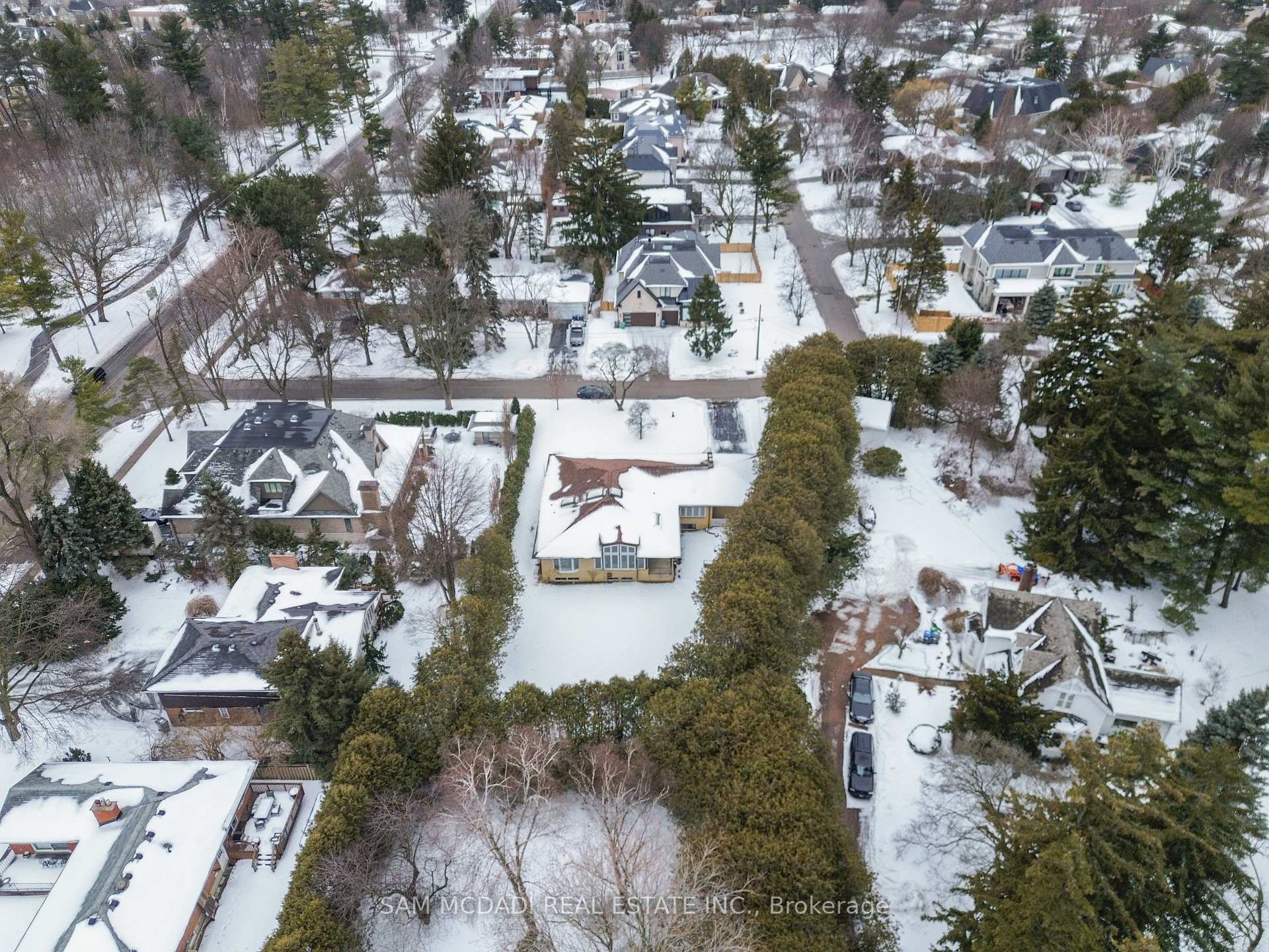 521 Vanessa Crescent