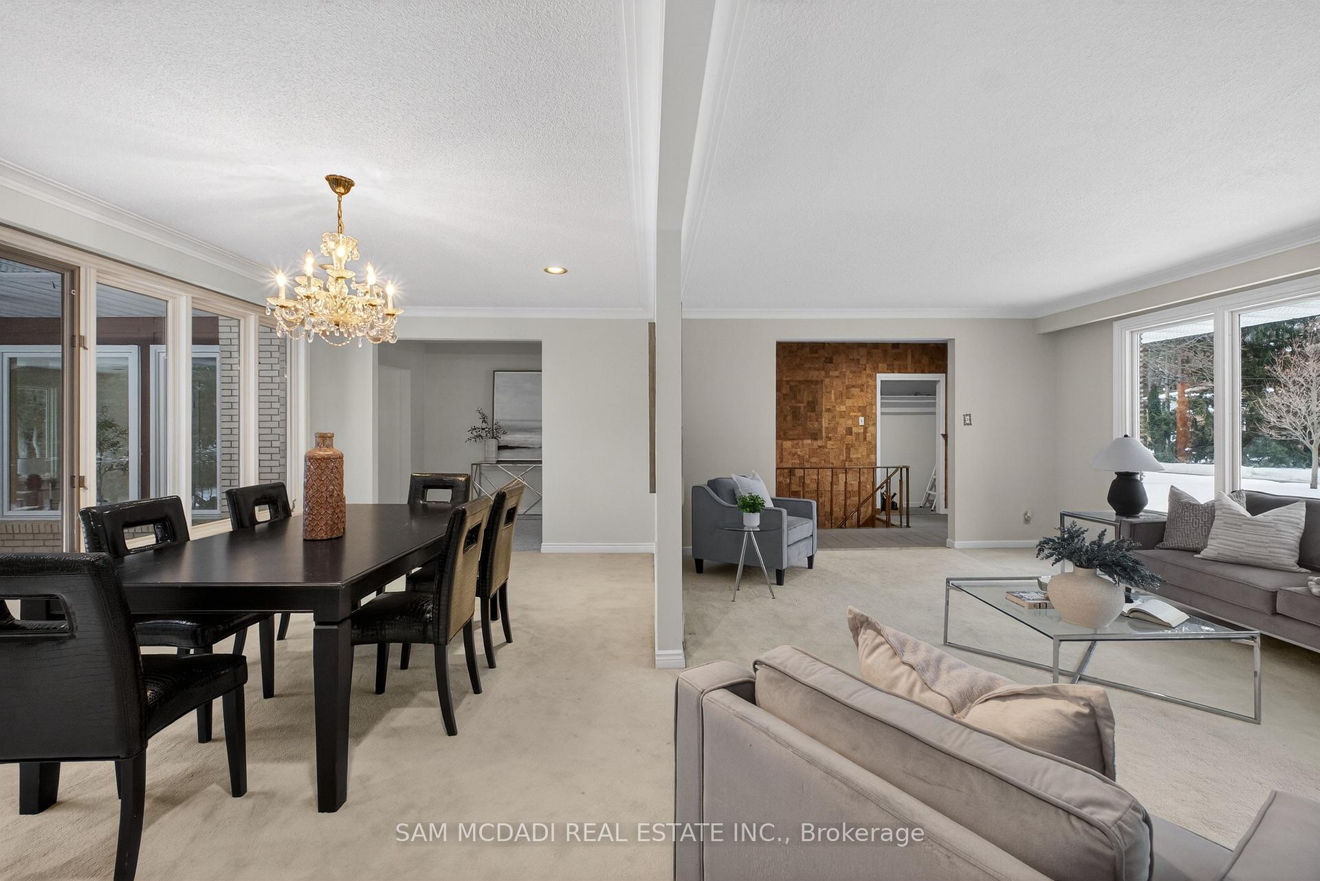 521 Vanessa Crescent