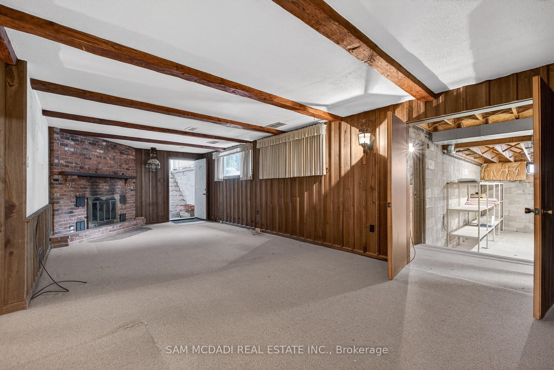 521 Vanessa Crescent