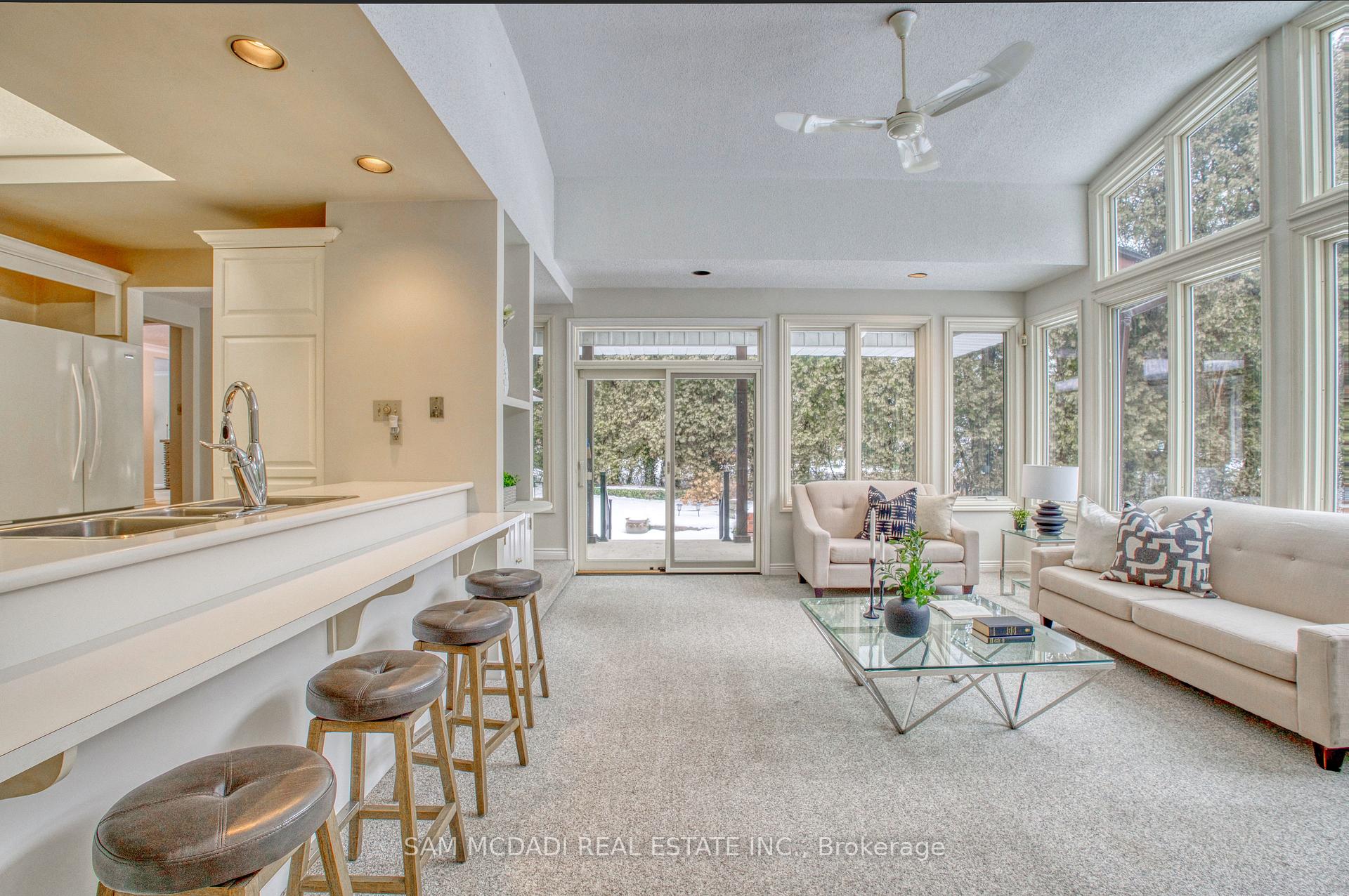 521 Vanessa Crescent