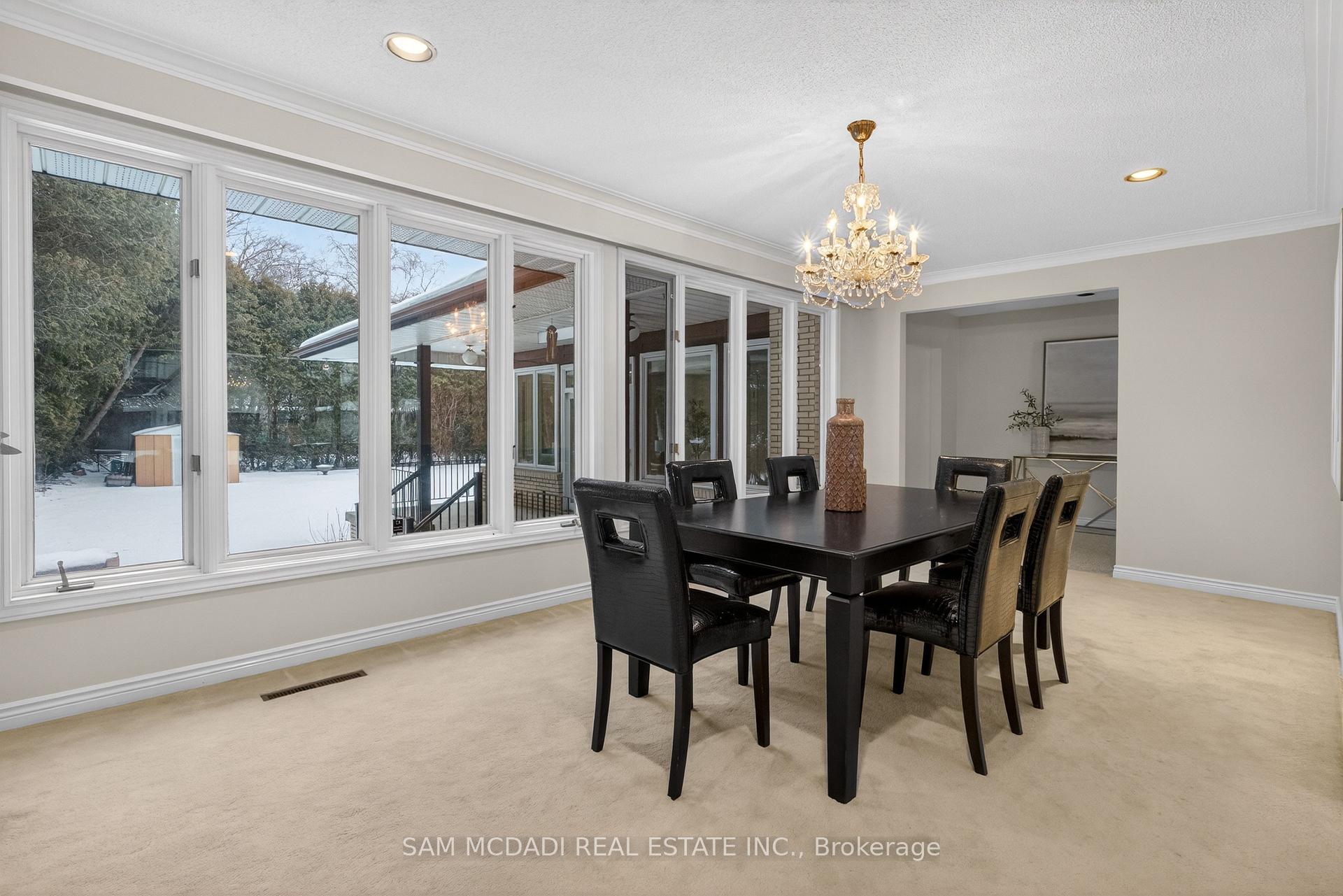 521 Vanessa Crescent