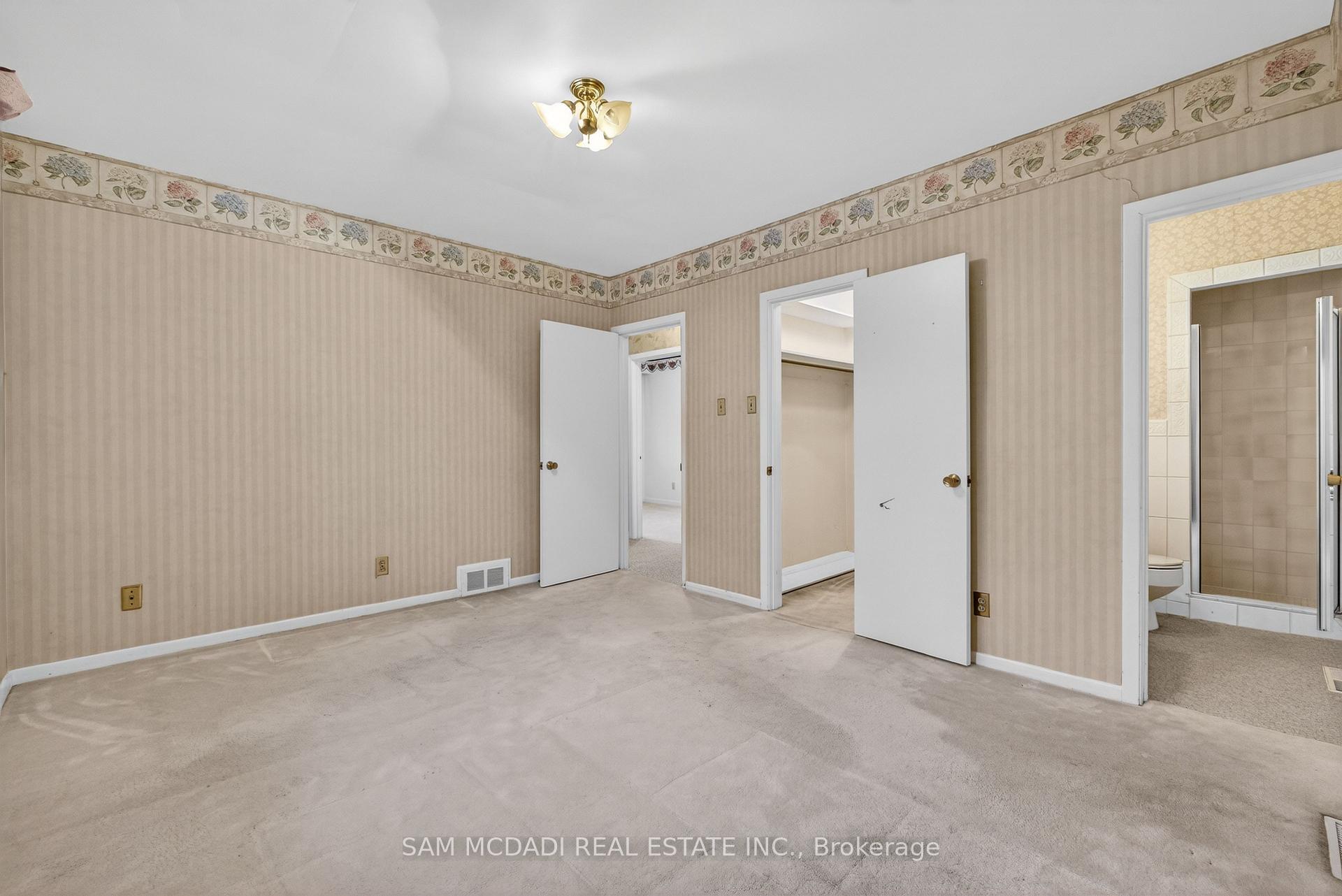 521 Vanessa Crescent