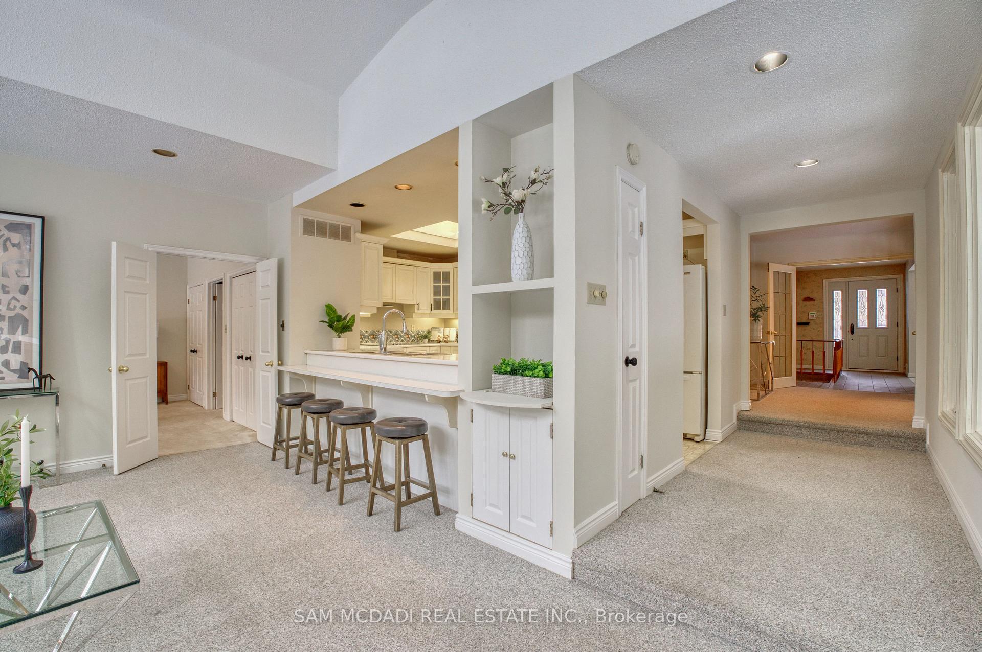 521 Vanessa Crescent