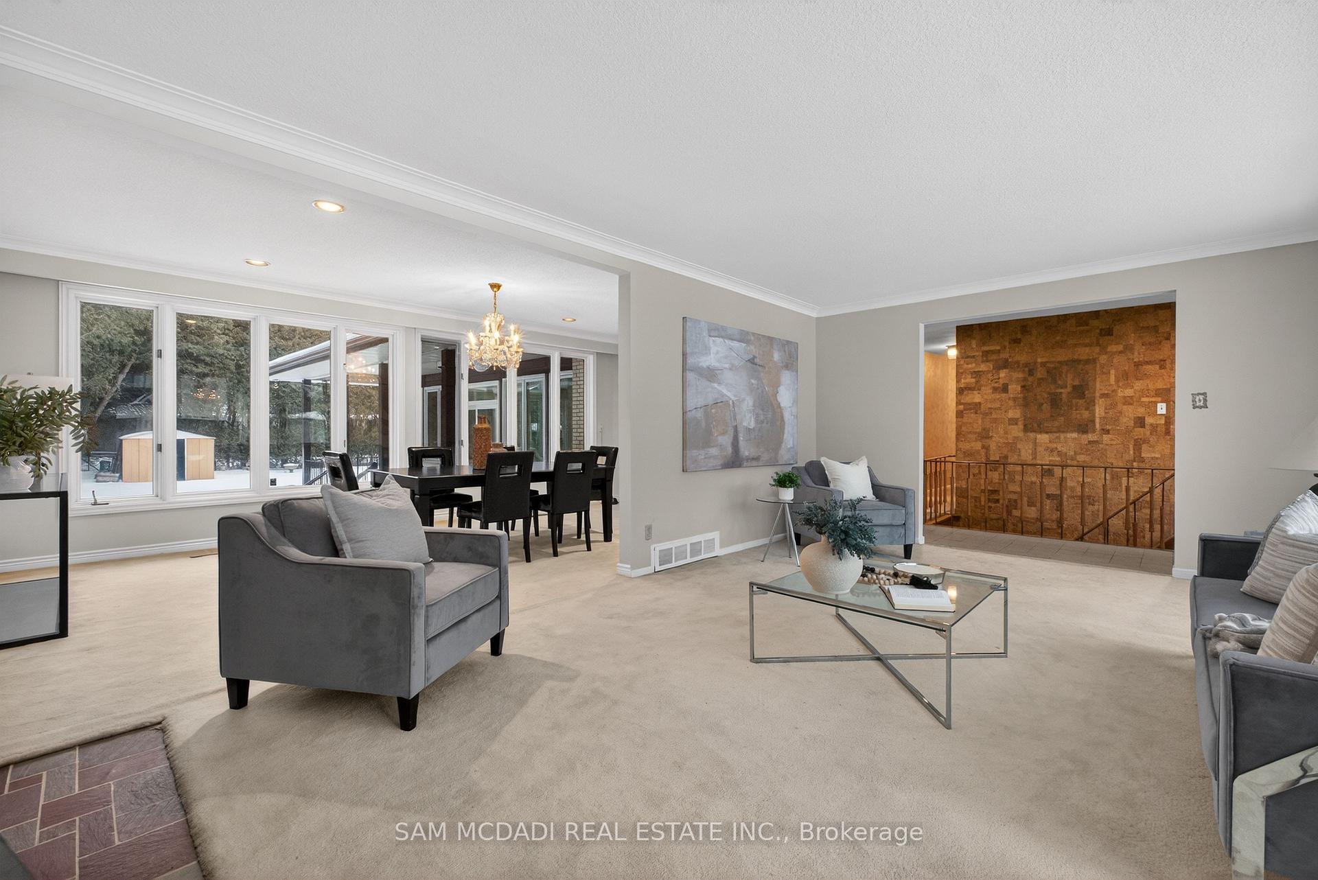 521 Vanessa Crescent