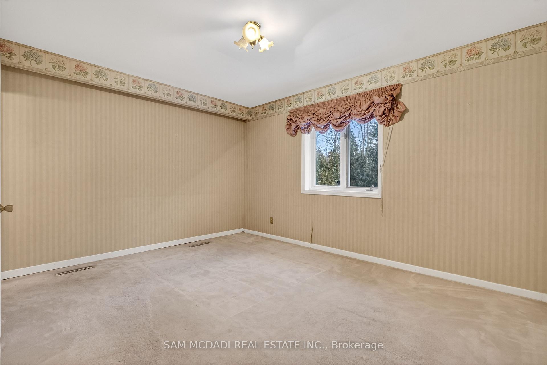 521 Vanessa Crescent