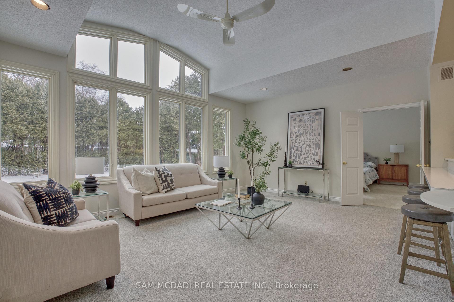 521 Vanessa Crescent