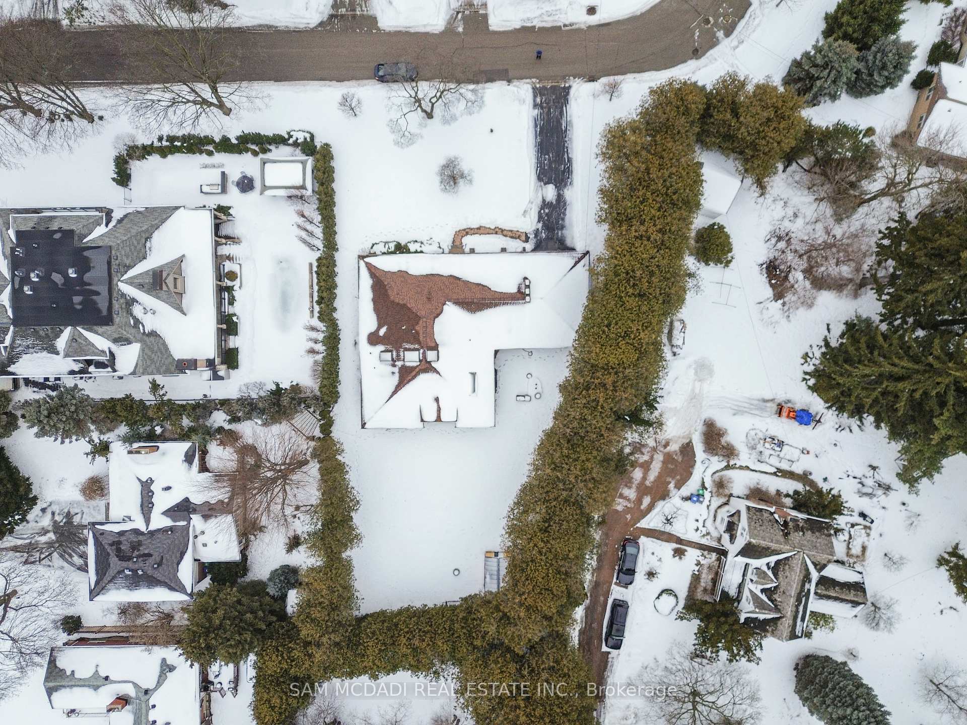 521 Vanessa Crescent