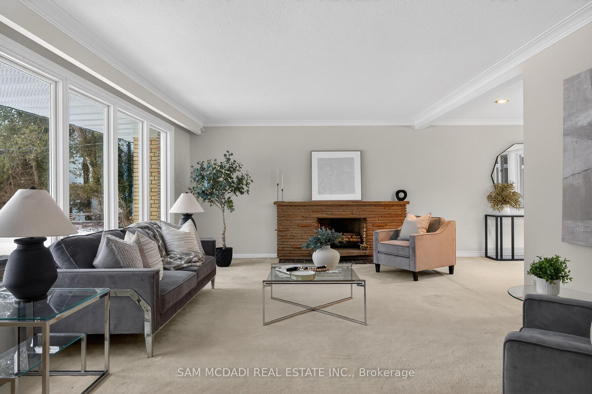 521 Vanessa Crescent