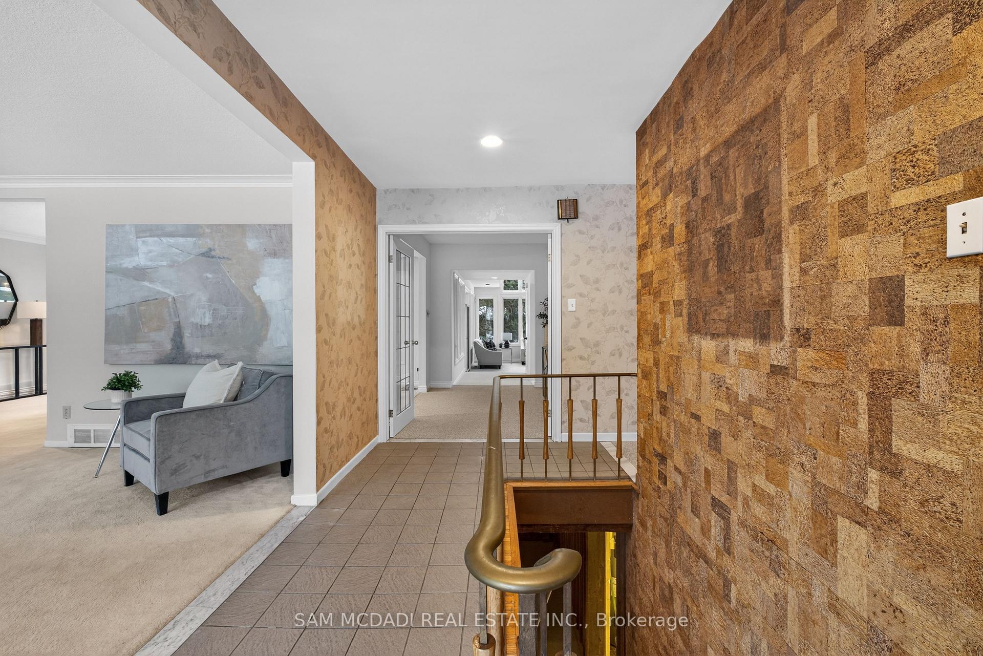 521 Vanessa Crescent