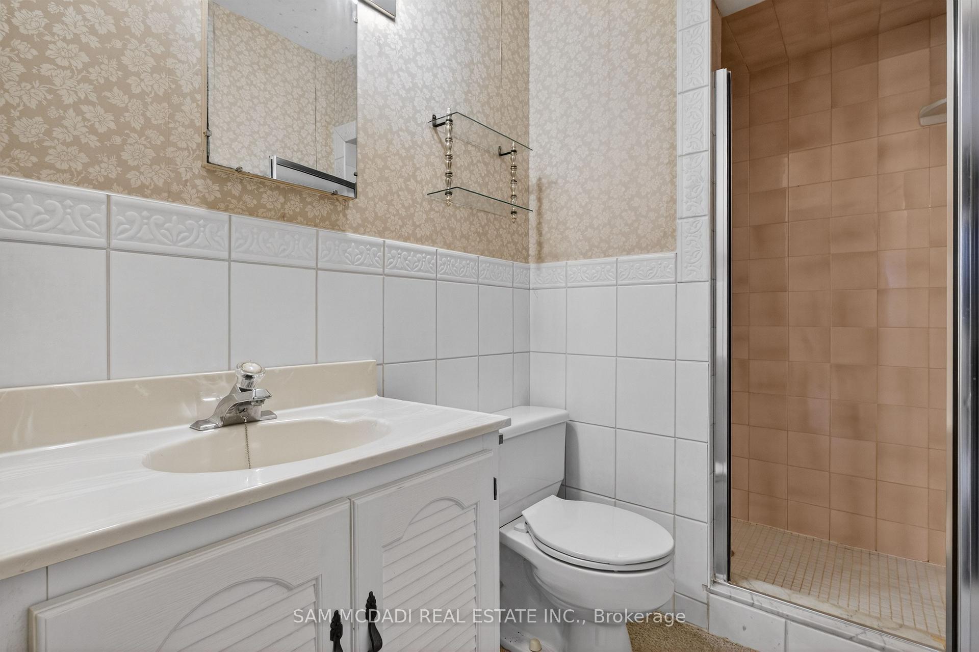 521 Vanessa Crescent