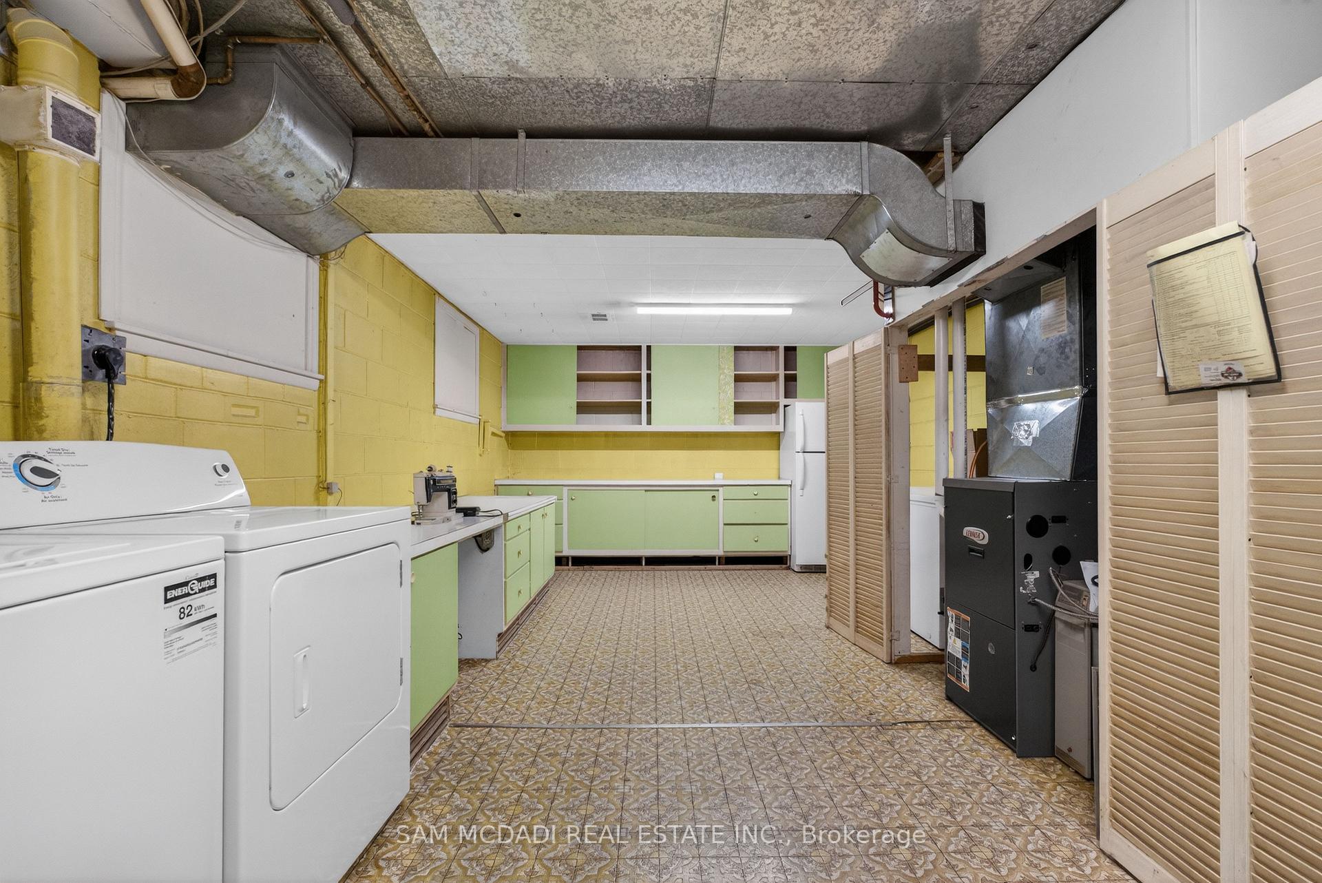 521 Vanessa Crescent