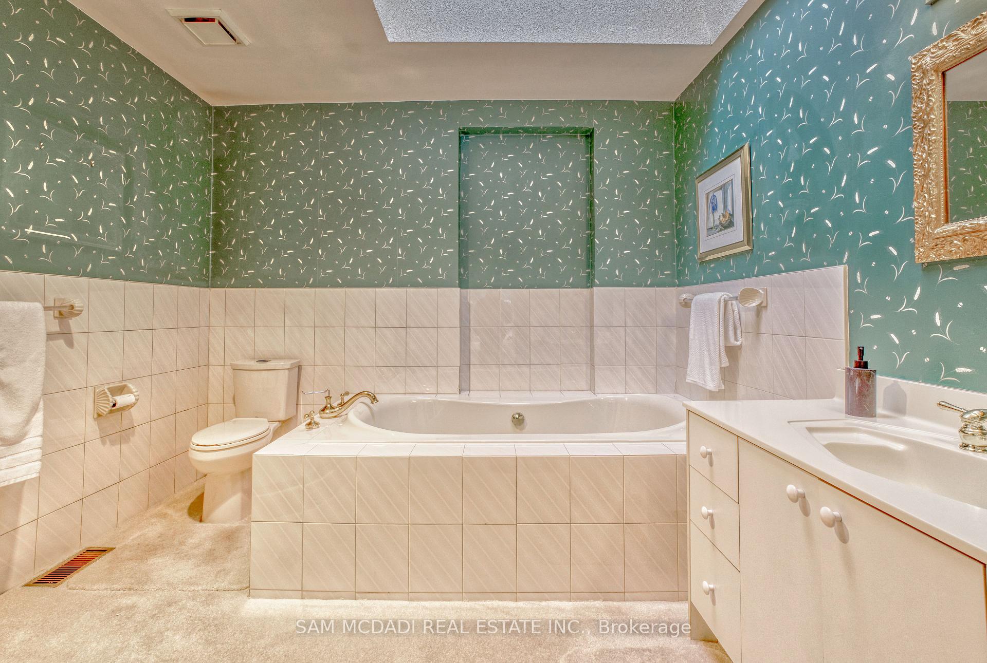 521 Vanessa Crescent