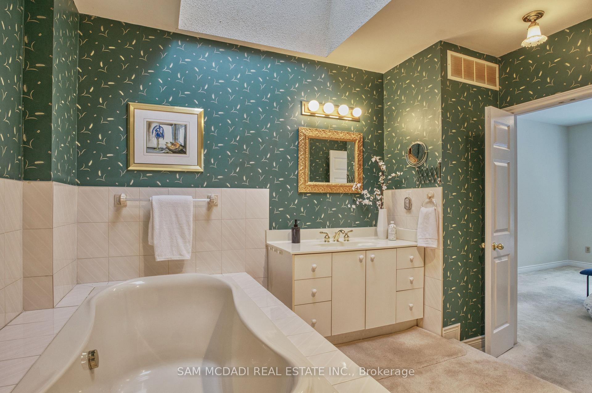 521 Vanessa Crescent