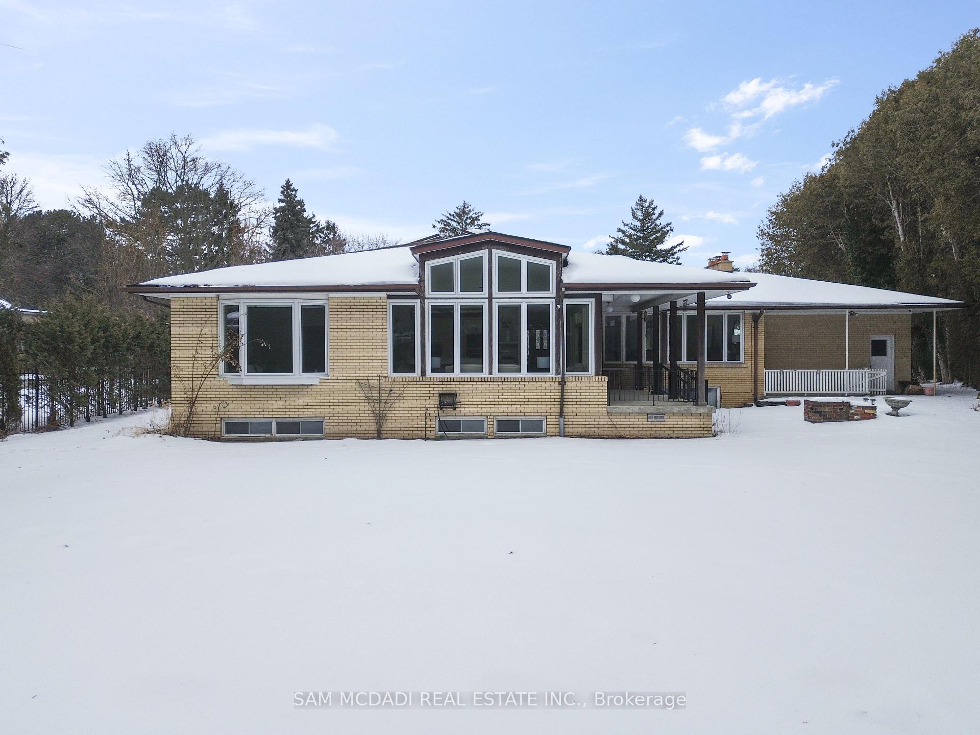 521 Vanessa Crescent