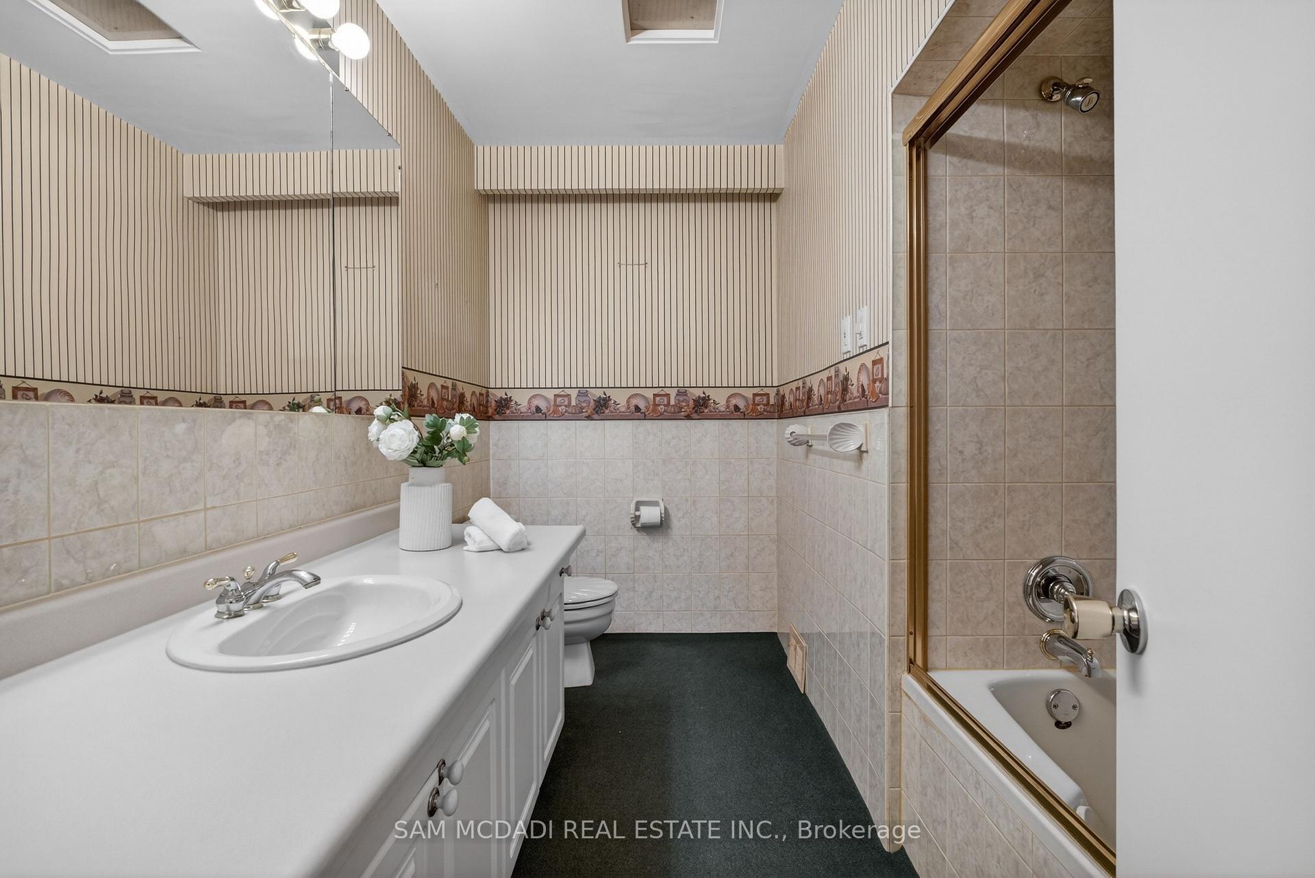 521 Vanessa Crescent